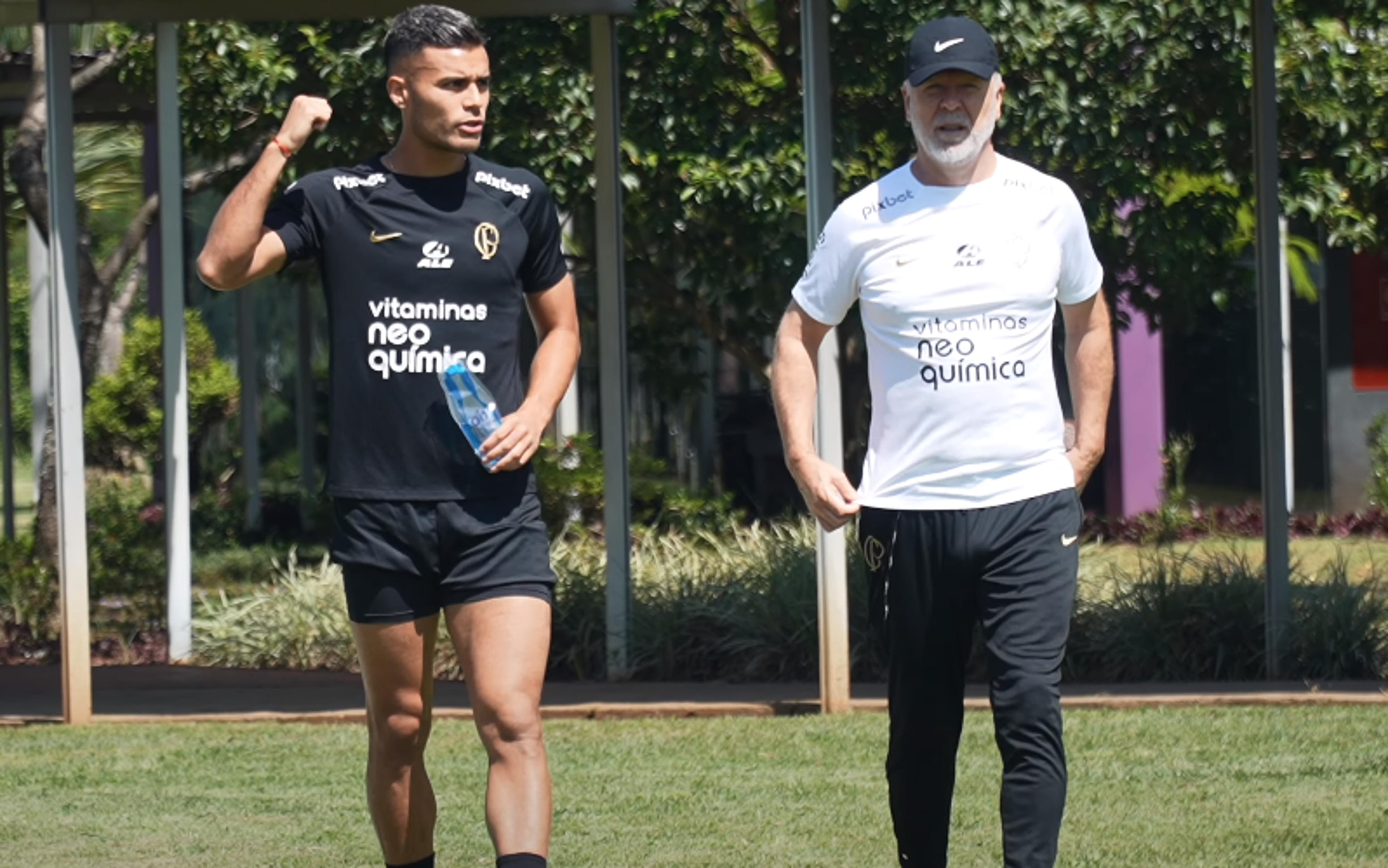 Renato Augusto volta a ser ausência, e Mano tem papo com jogador ‘sumido’ no Corinthians