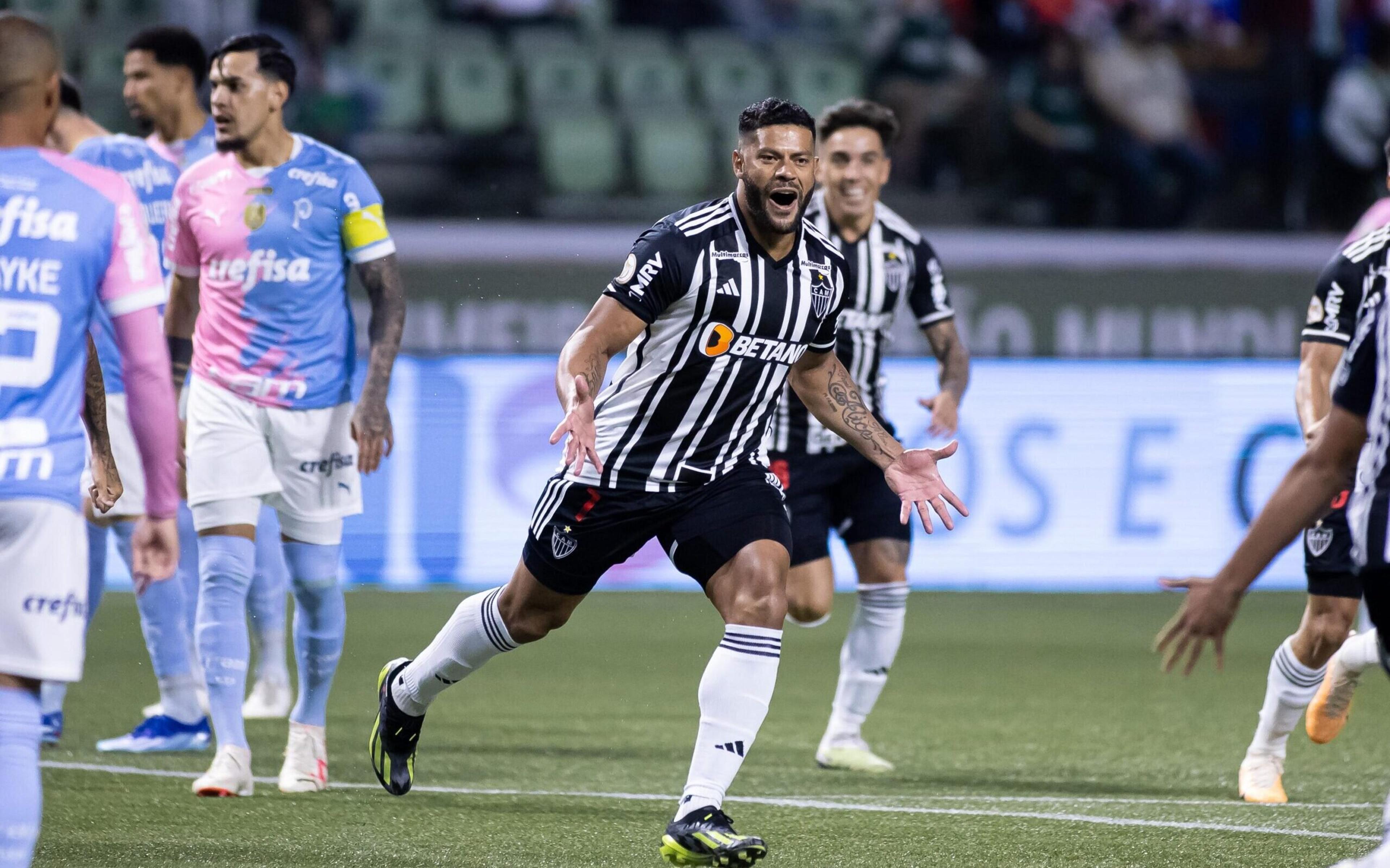 Com gols de Hulk e Paulinho, Palmeiras perde para o Atlético-MG e deixa G4 do Brasileirão