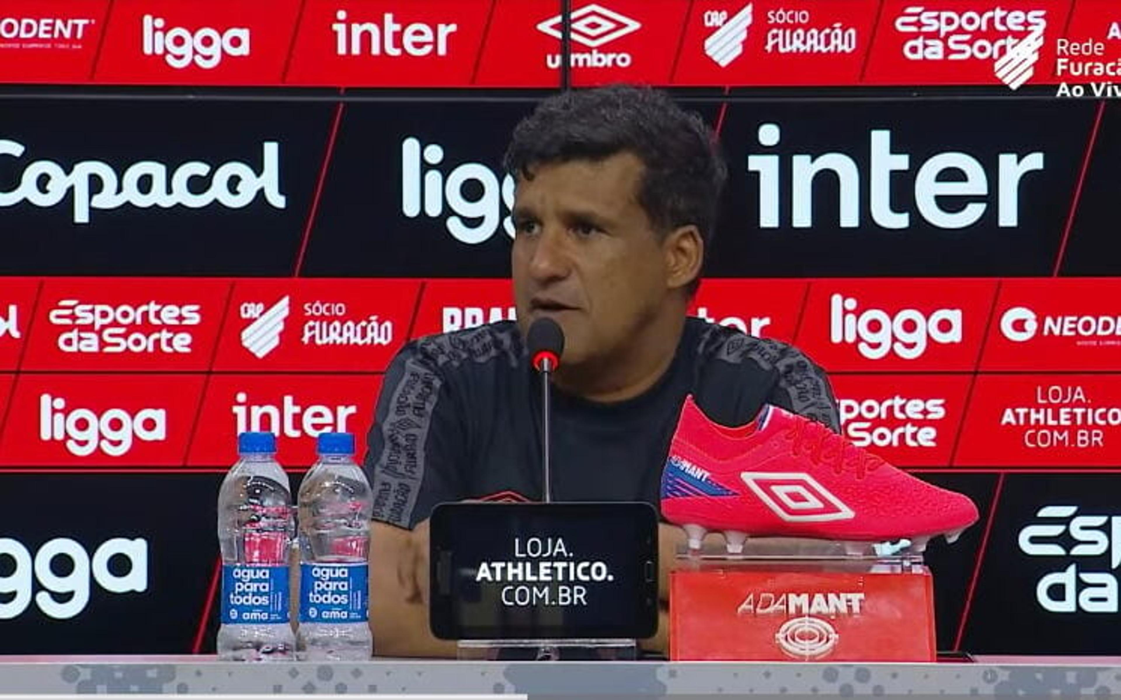 Técnico do Athletico-PR, Wesley Carvalho explica derrota em clássico: ‘Criamos, mas não aproveitamos’