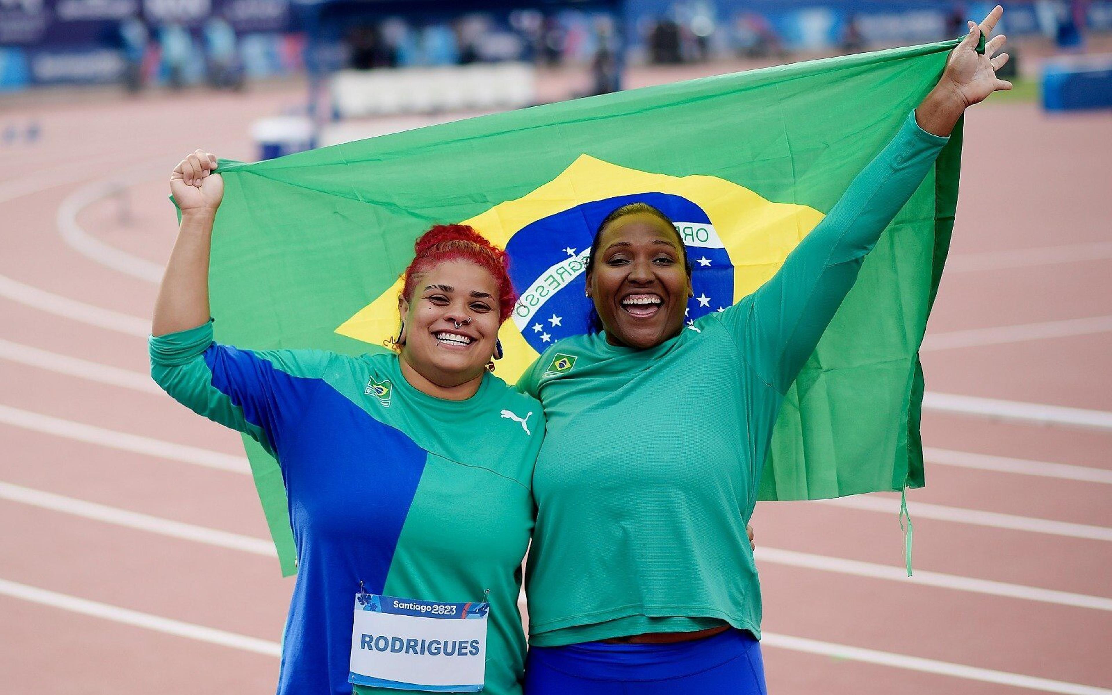 É OURO! Izabela Rodrigues é campeã no lançamento de disco