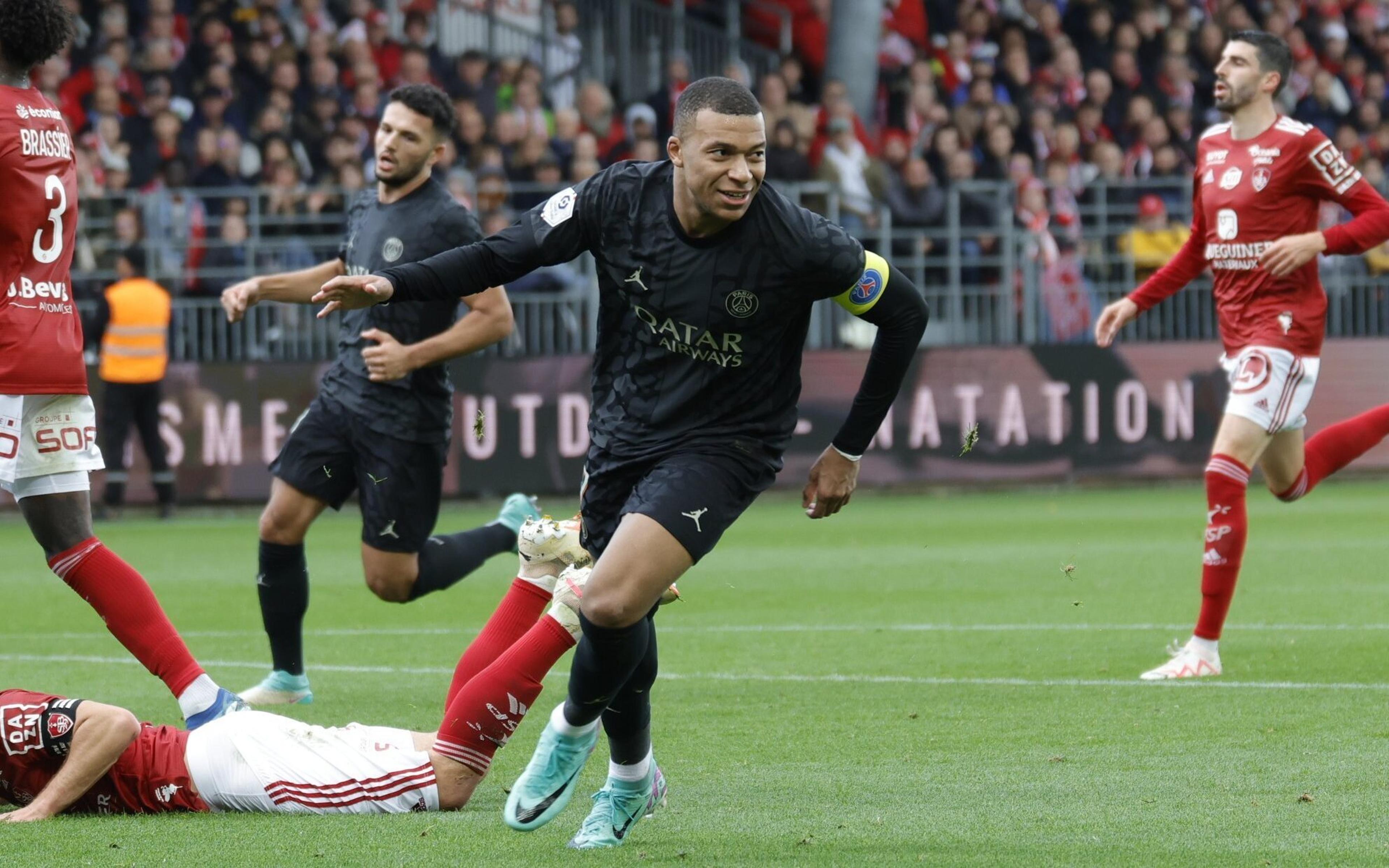 Em jogaço, Mbappé decide, e PSG vence o Brest pelo Campeonato Francês