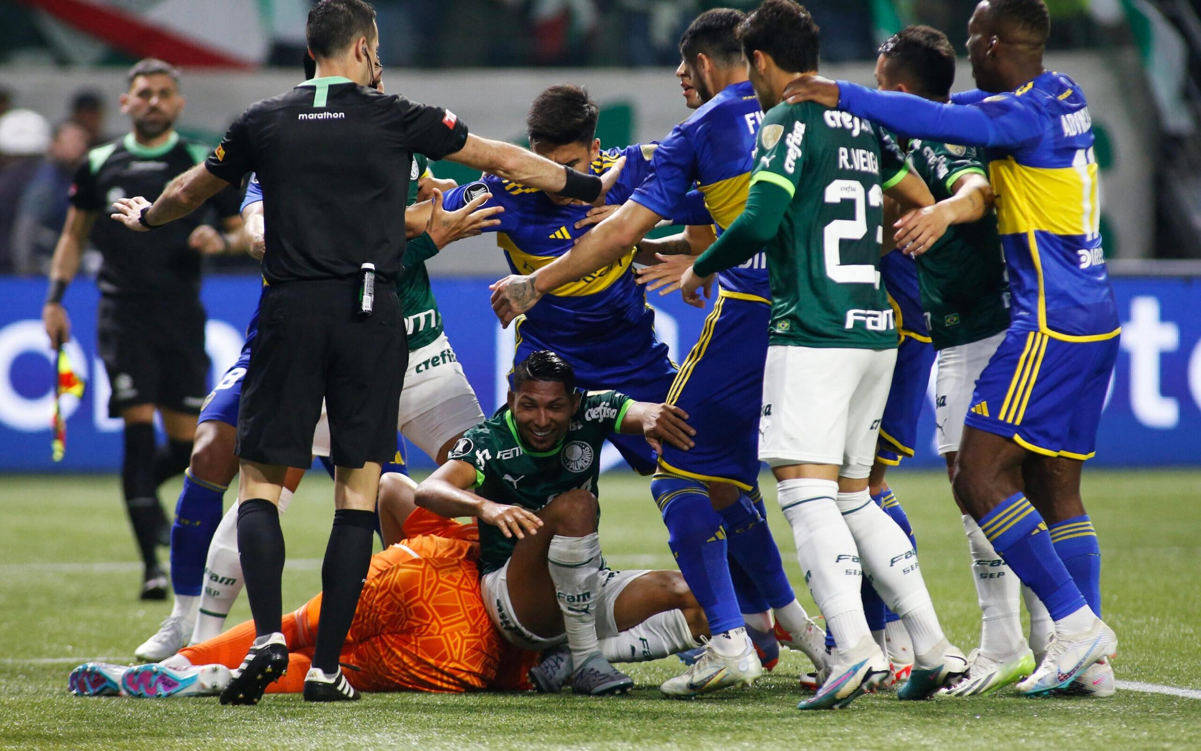 Palmeiras x Boca Juniors: Conmebol divulga análise do VAR de disputa entre Rony e Rojo