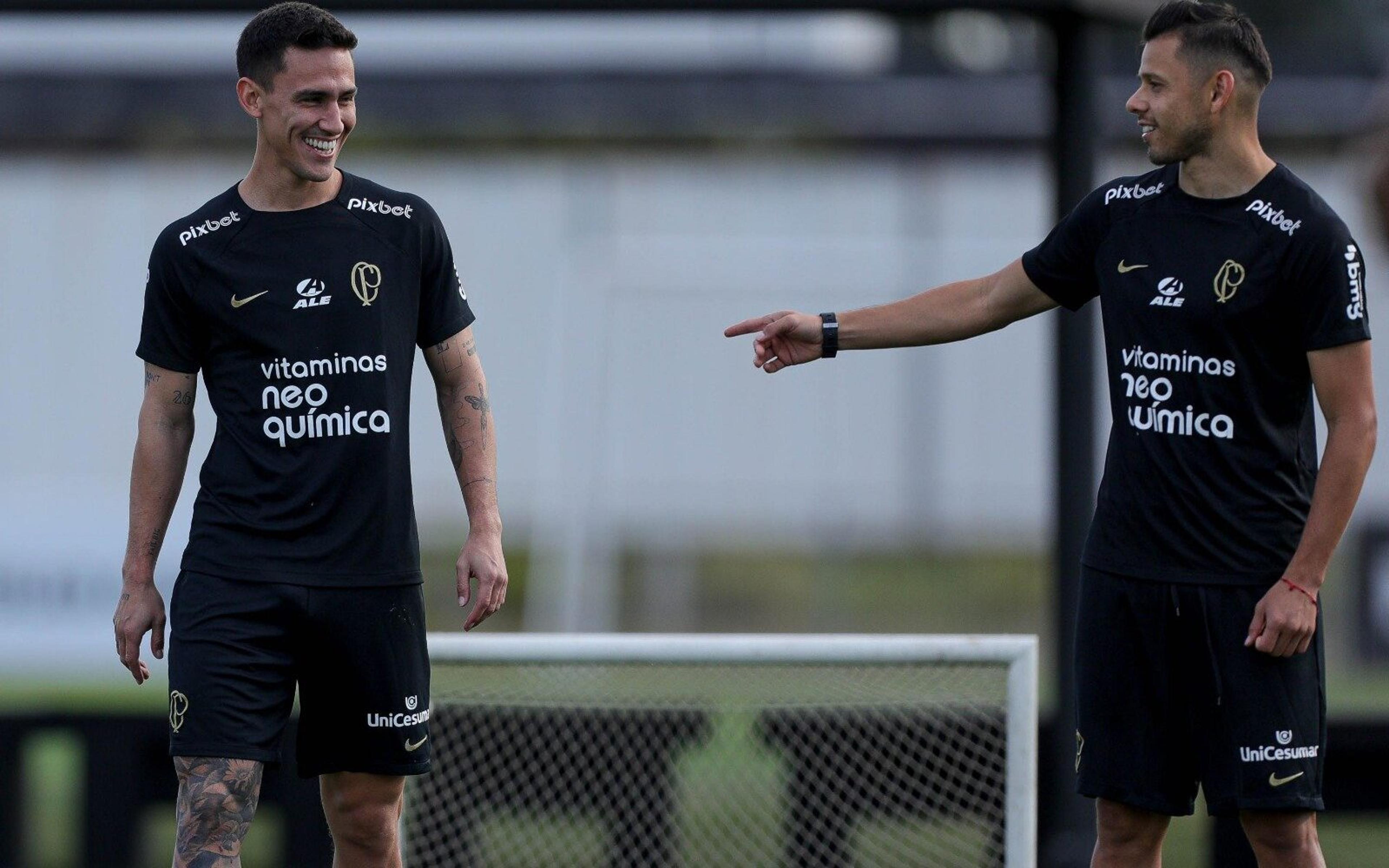 Paraguaio errado? Desde a chegada de Rojas, Romero é quem tem crescido no Corinthians