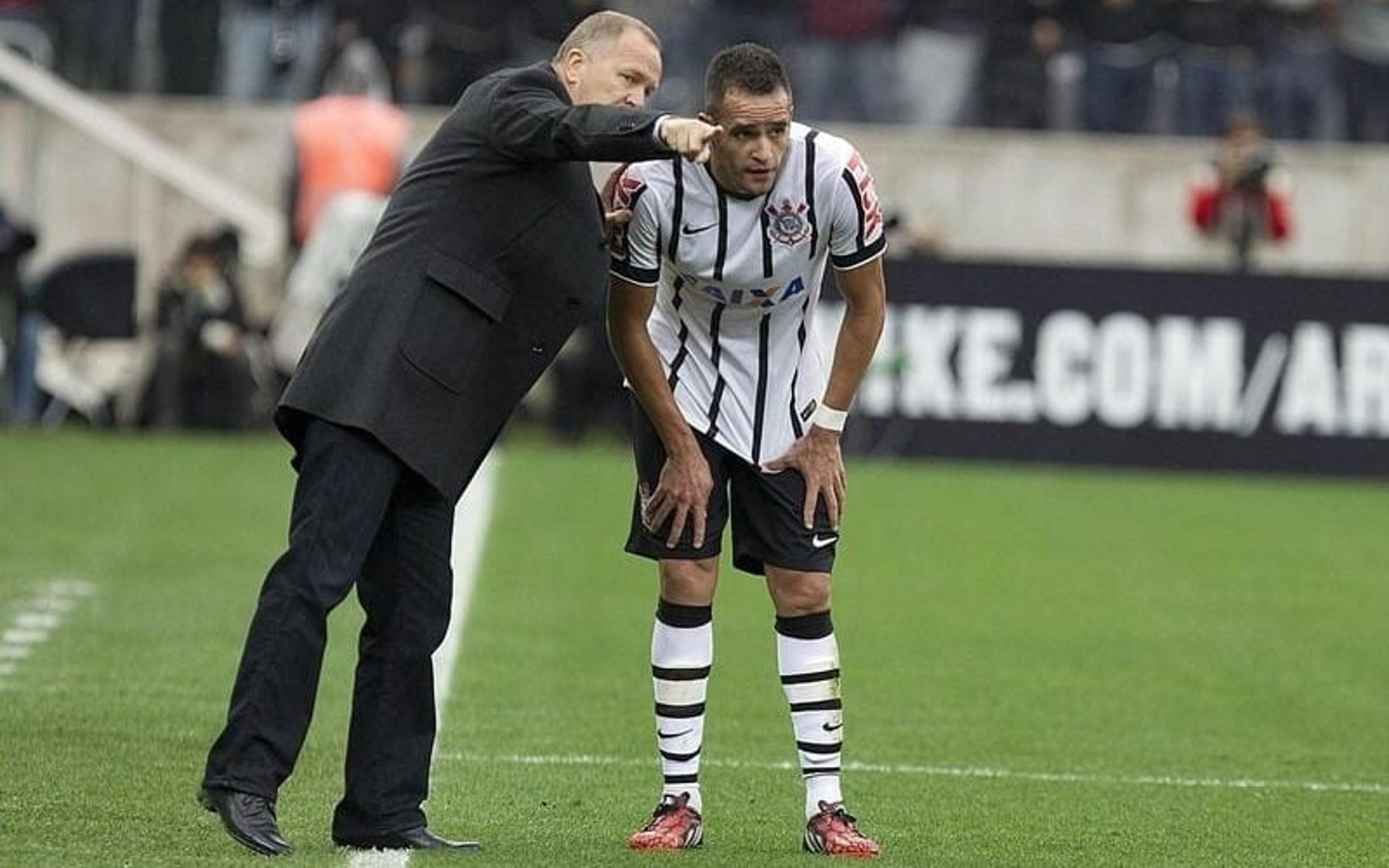 Mano do Mano? Saiba como o treinador pode influenciar na decisão do Corinthians sobre a renovação de Renato Augusto