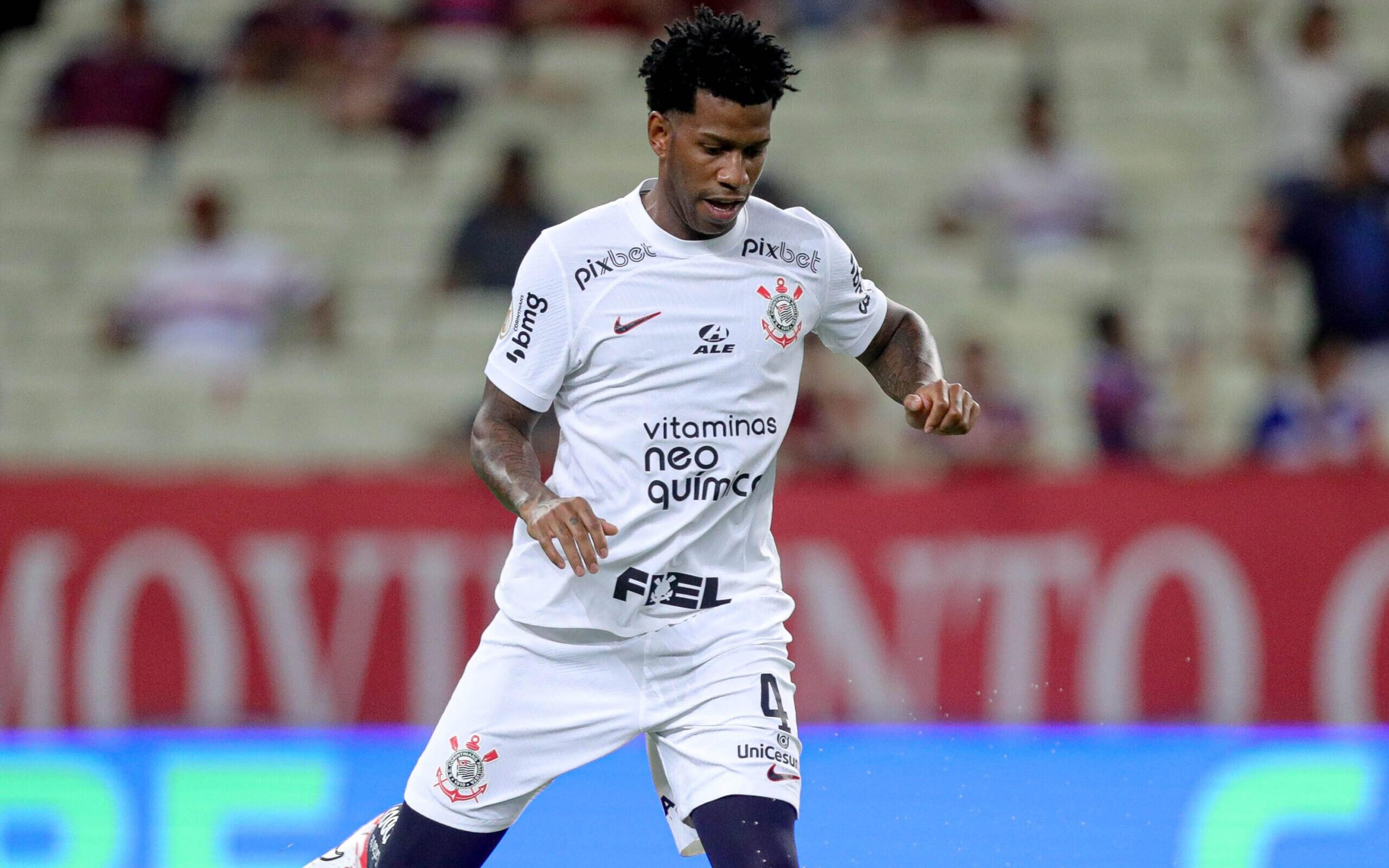 Gil destaca postura do Corinthians contra o Cuiabá e brinca com Romero: ‘Roubou meu gol’