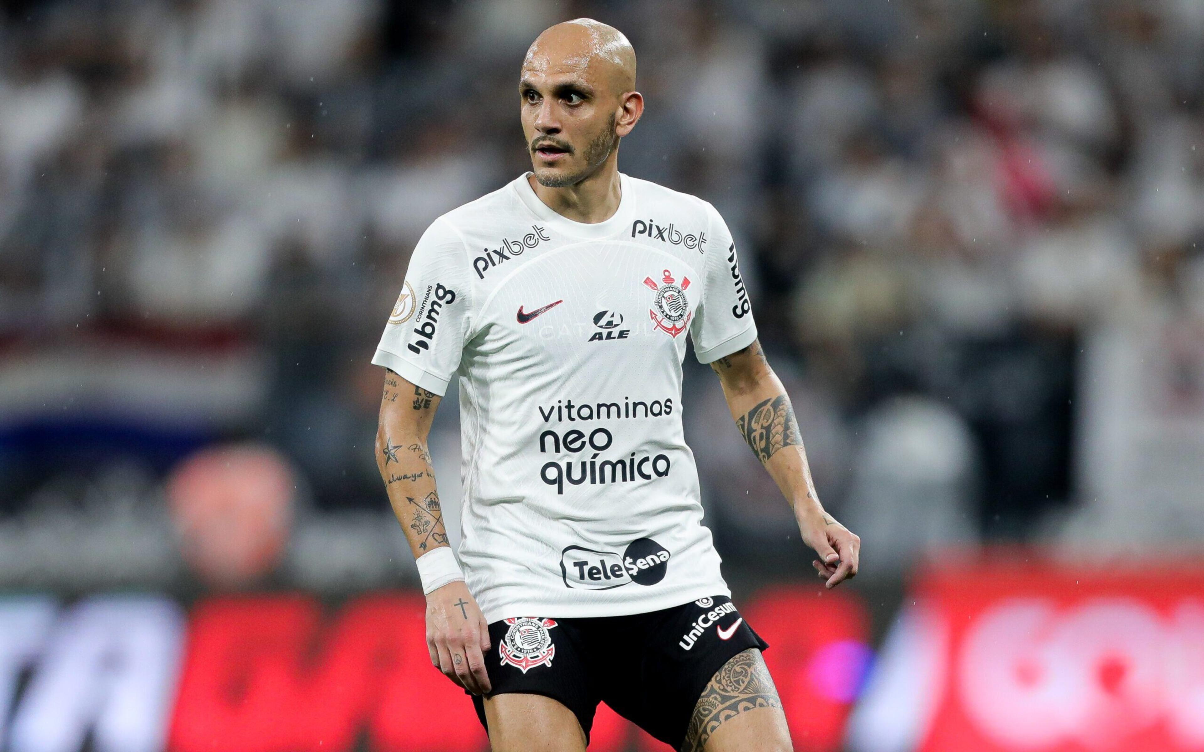 Fábio Santos revela que Soteldo pediu desculpas aos jogadores do Corinthians em pênalti polêmico