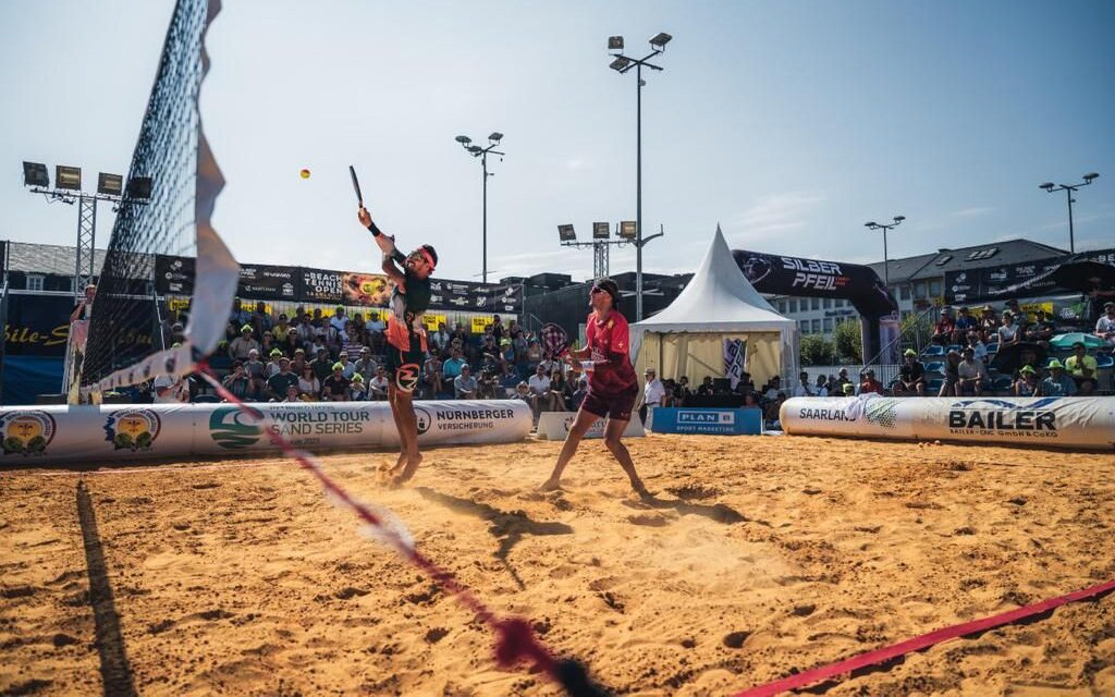 Atletas de 12 países e melhores do mundo disputam o último Grand Slam do ano no Beach Tennis, o Sand Series de Valinhos (SP)