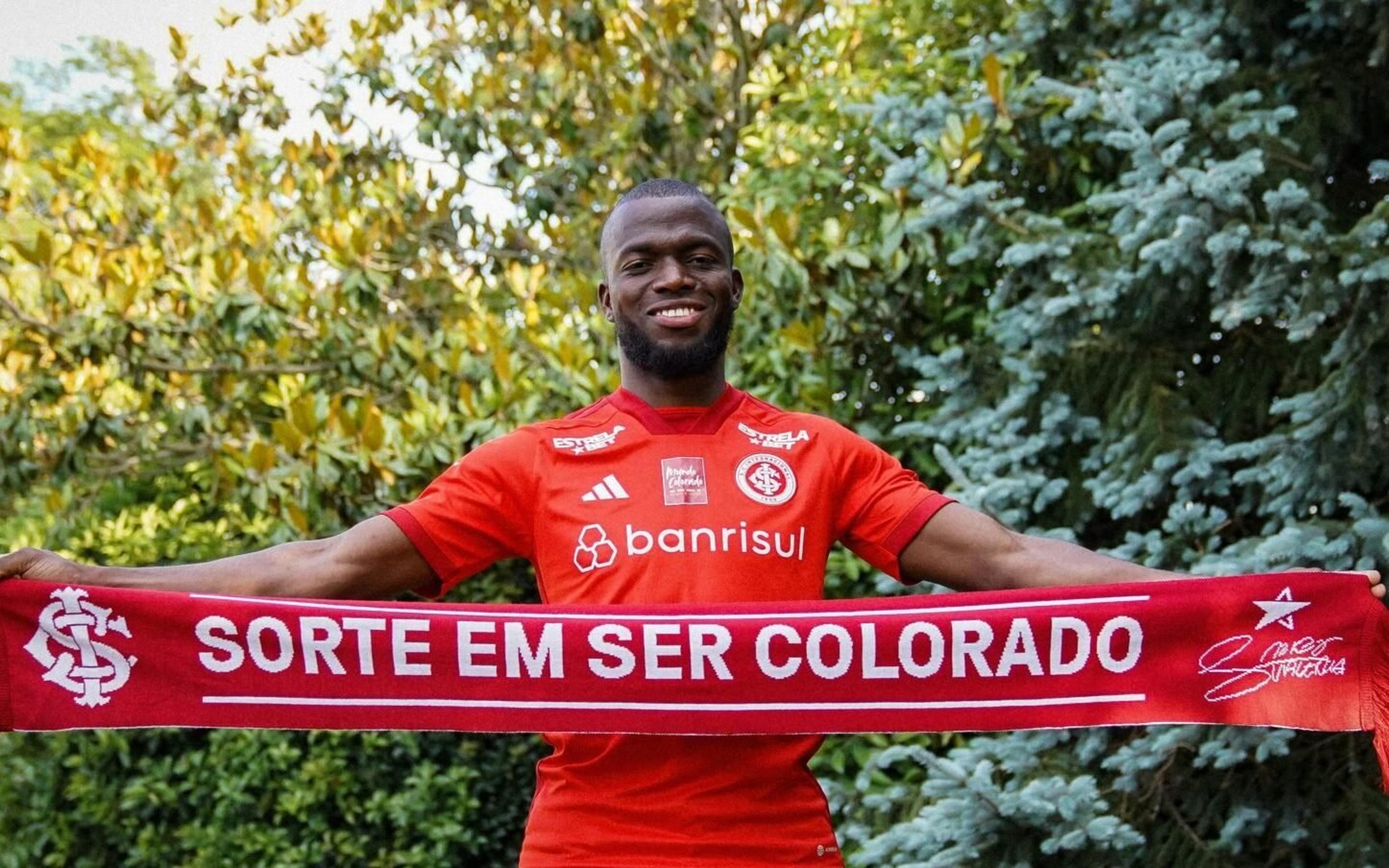 Qual é o salário de Enner Valencia no Internacional?