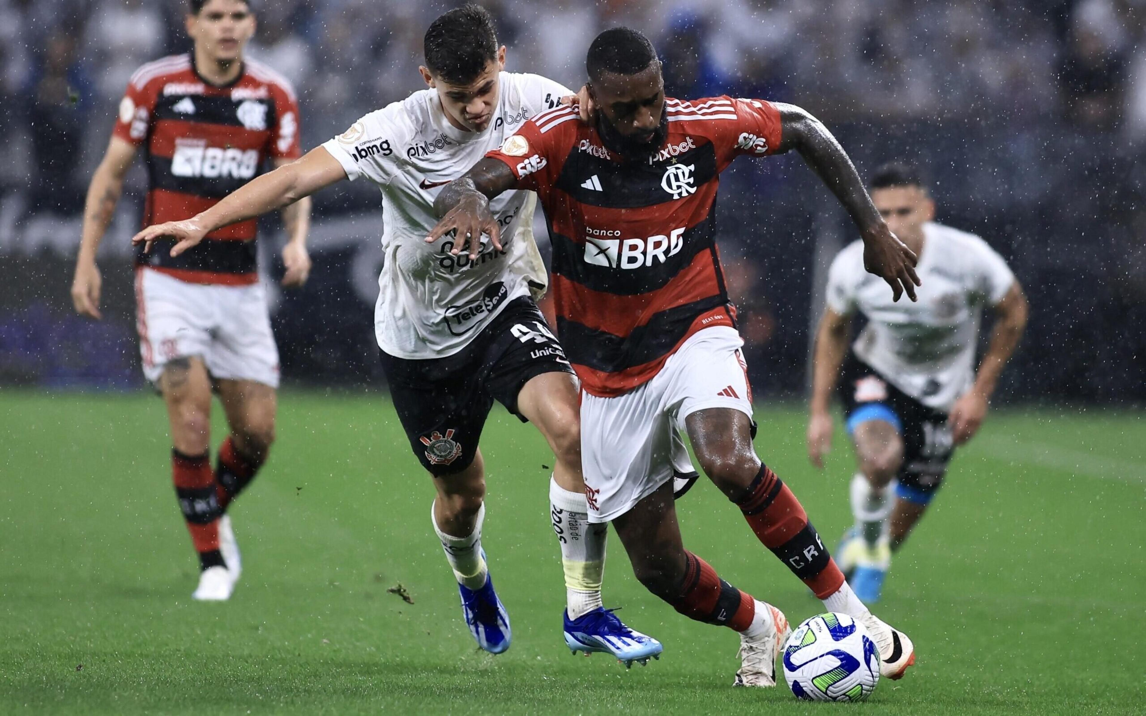 Em noite chuvosa, Flamengo abre o placar, mas Corinthians busca empate pelo Brasileirão