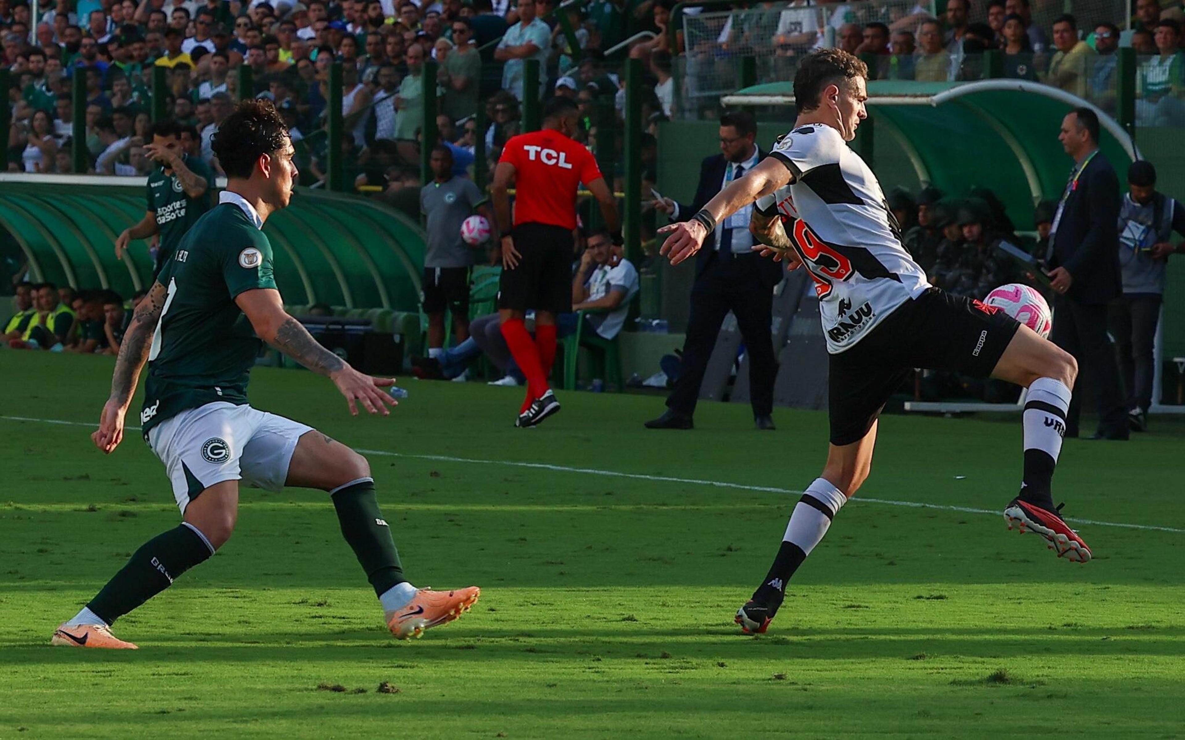 Vasco cede o empate ao Goiás nos acréscimos e se complica na luta contra o rebaixamento