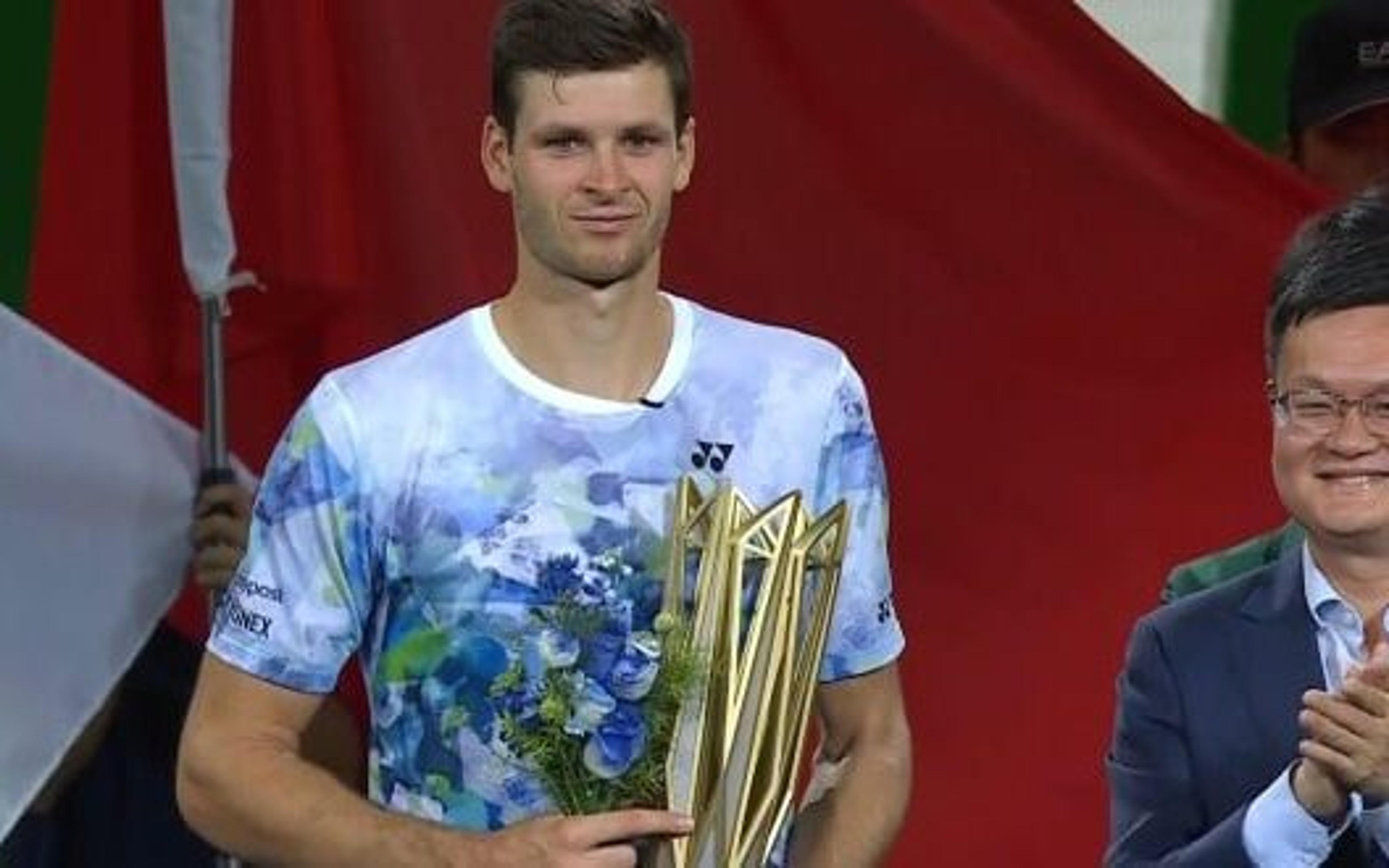 Hurkacz derruba Rublev e é campeão em Xangai