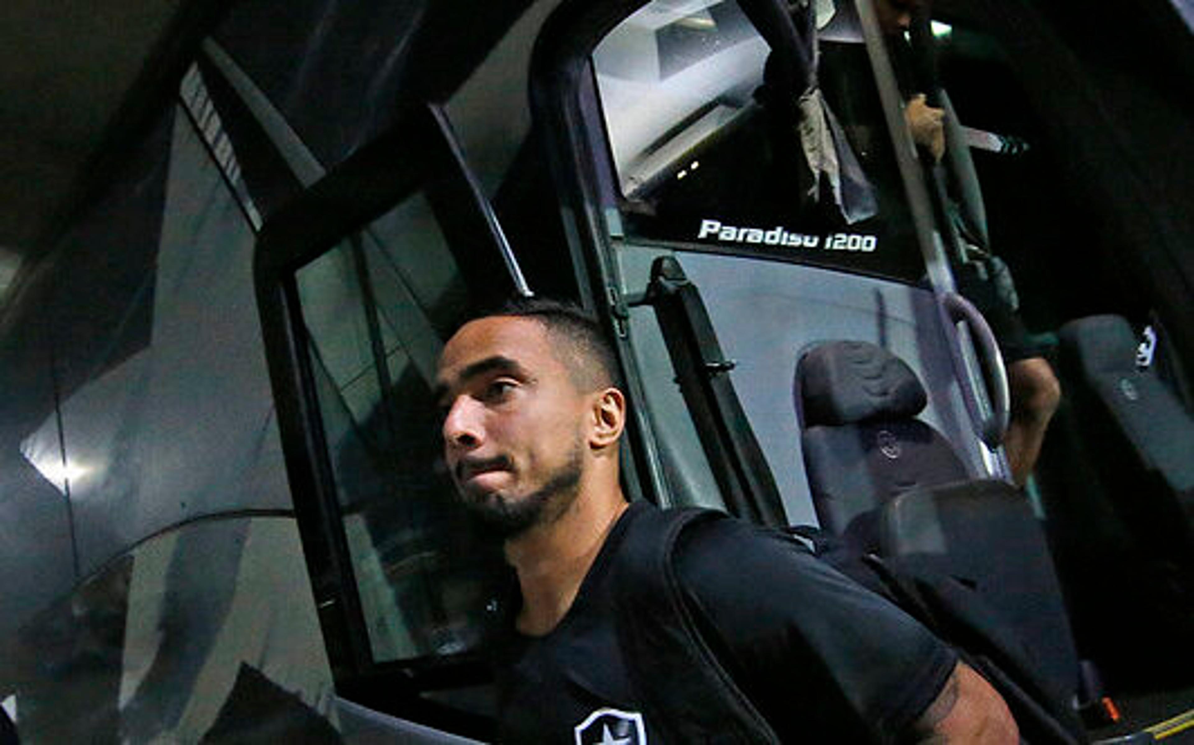 Botafogo: Rafael corre no campo e mostra progresso na transição após ter sofrido lesão grave