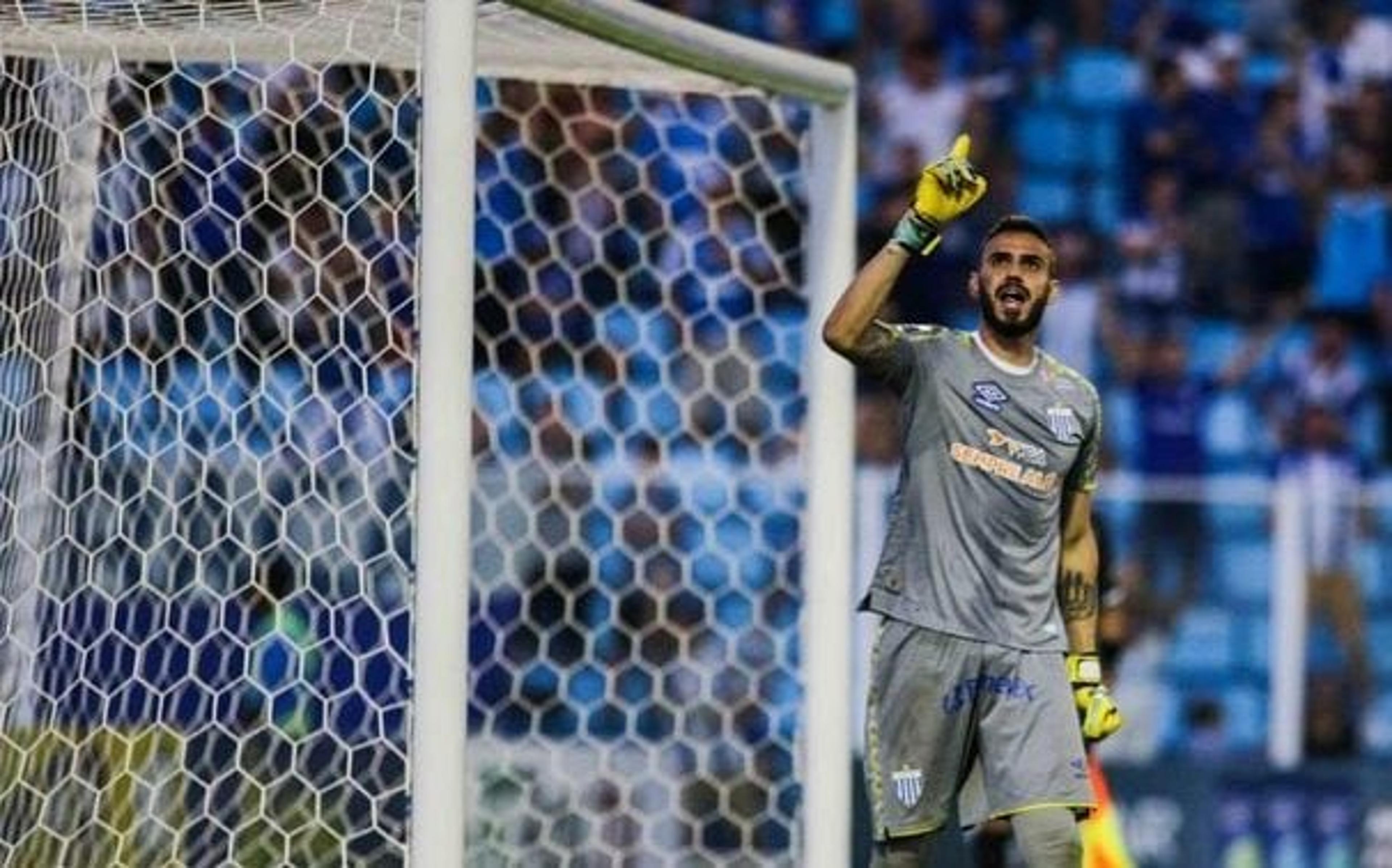 Goleiro do Londrina é dispensado após falha em gol de empate