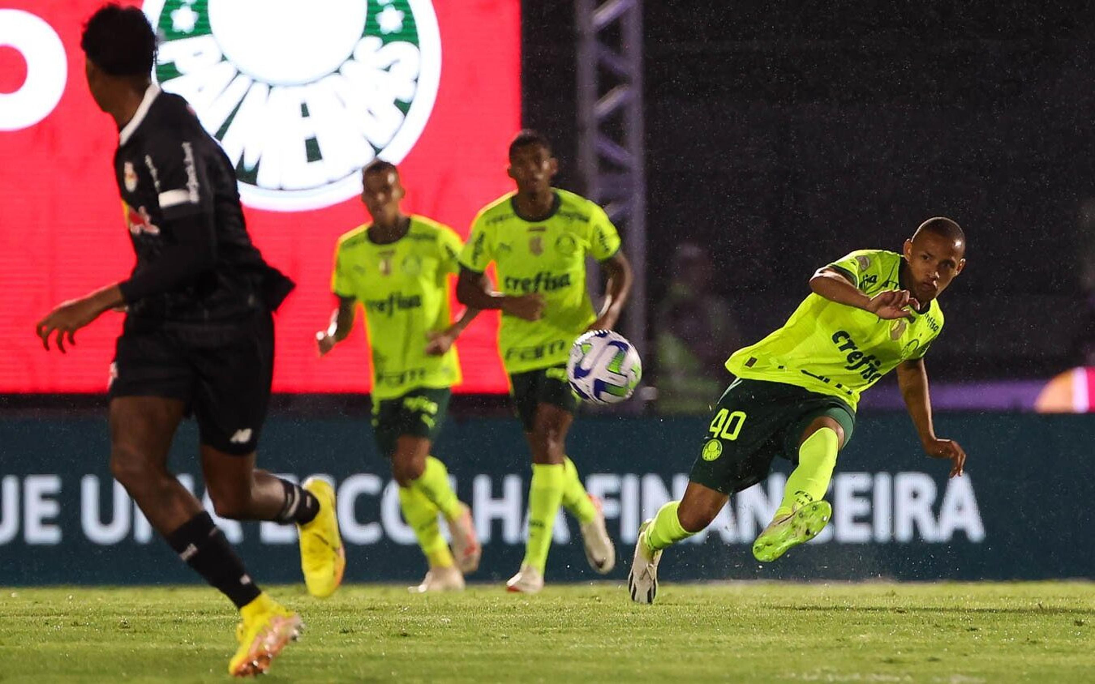 Jhon Jhon lamenta chances perdidas pelo Palmeiras, mas já muda foco para a Libertadores