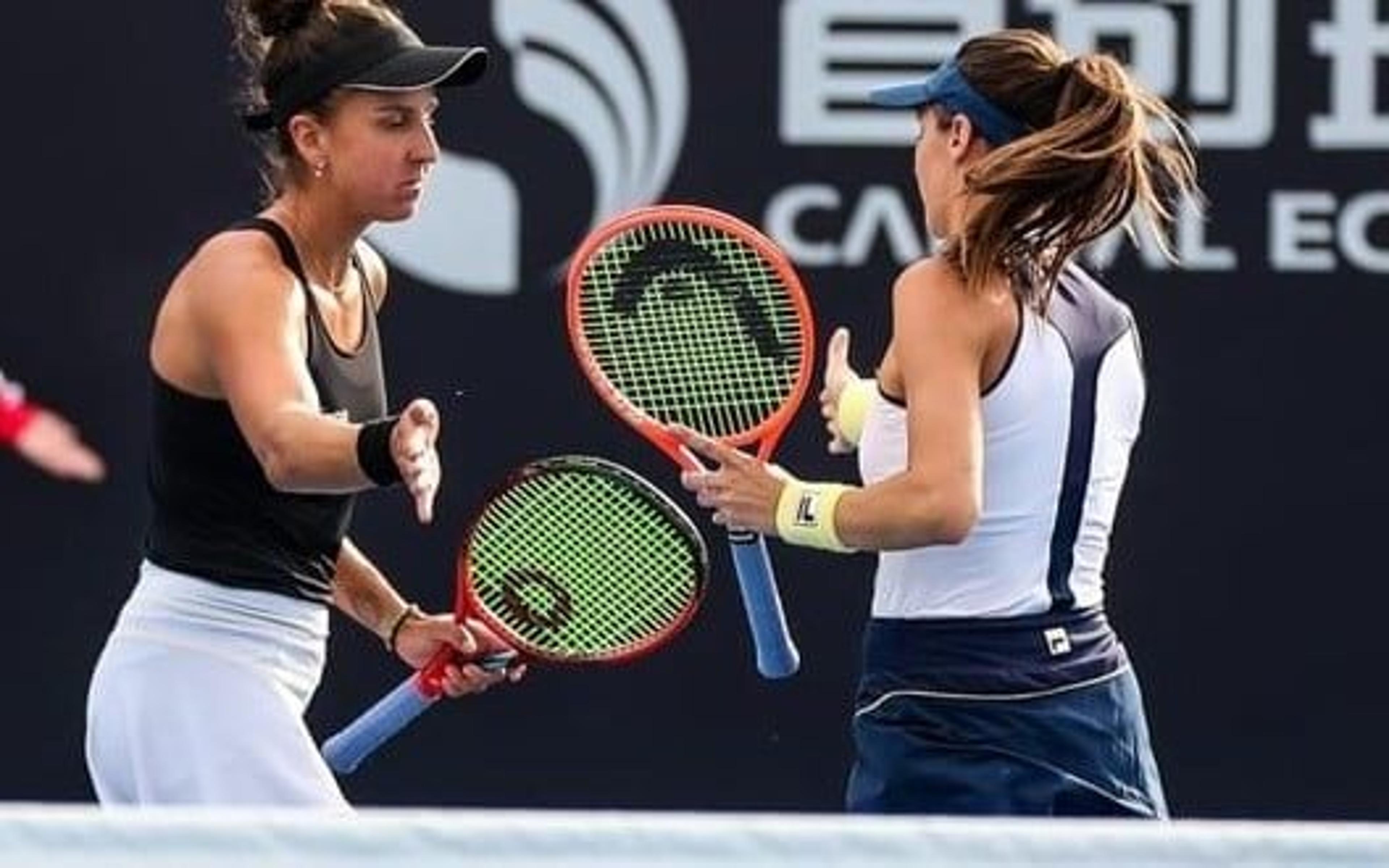 Luisa Stefani e Ingrid Martins brilham, derrubam vices do US Open e fazem semi em Pequim