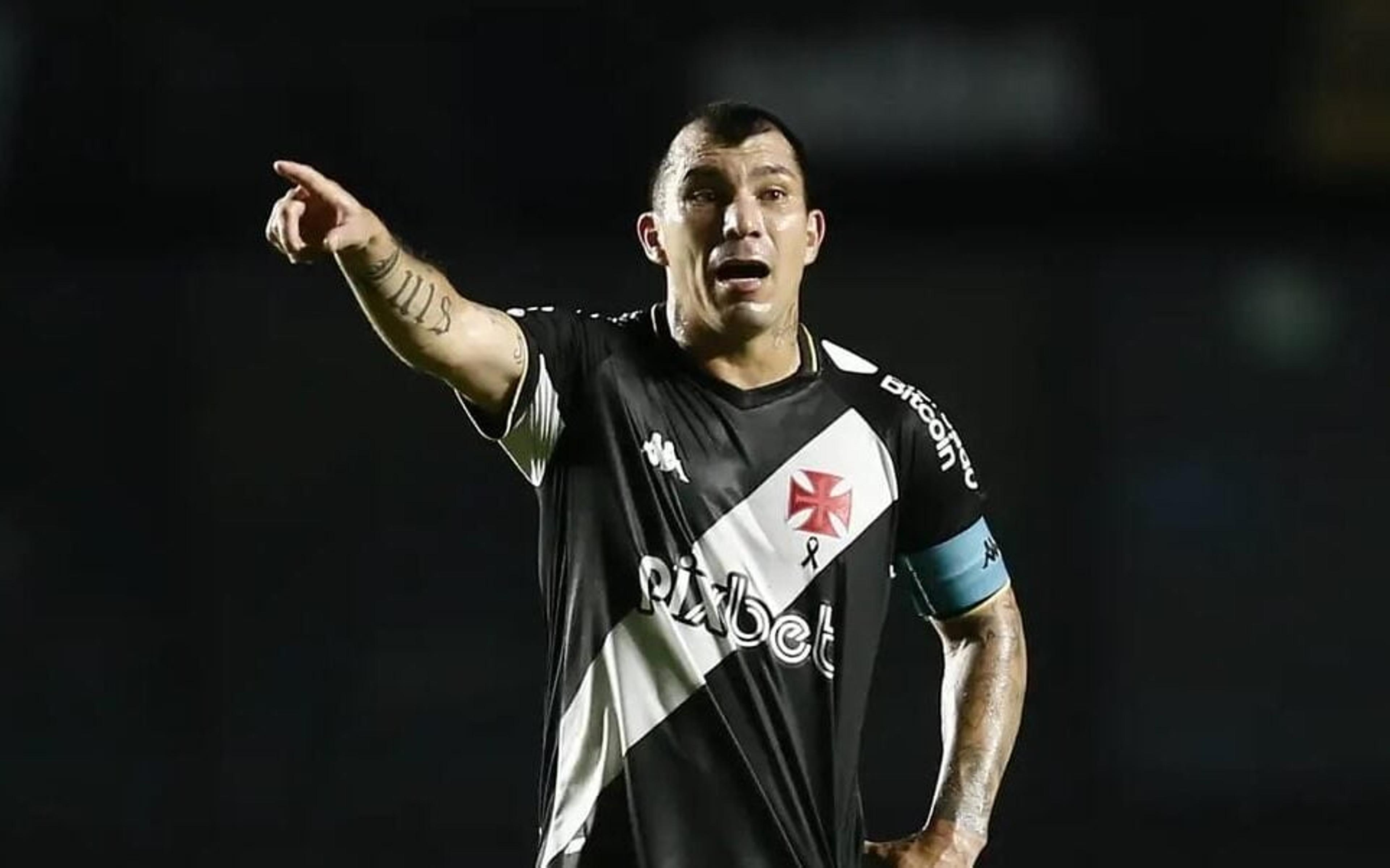 Medel assume papel de líder no Vasco e vira um dos símbolos na luta contra o rebaixamento