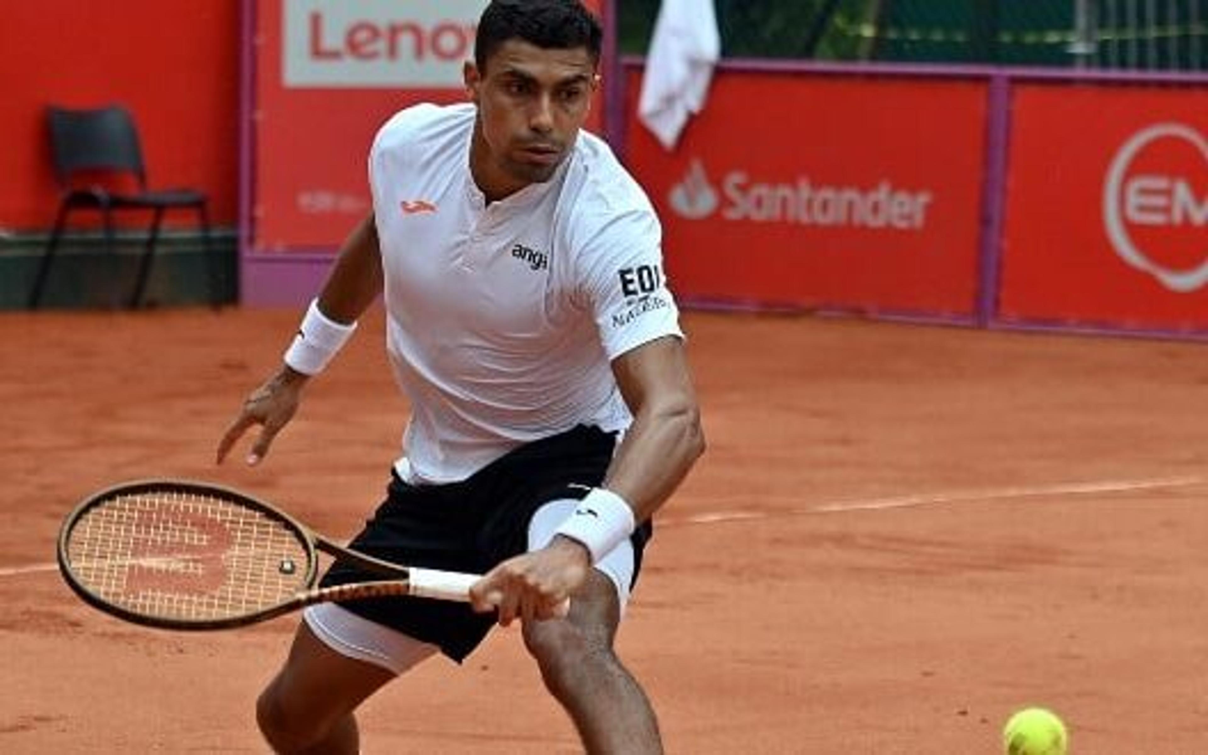 Thiago Monteiro arrasa, vai à final em Campinas e busca 1º título no Brasil