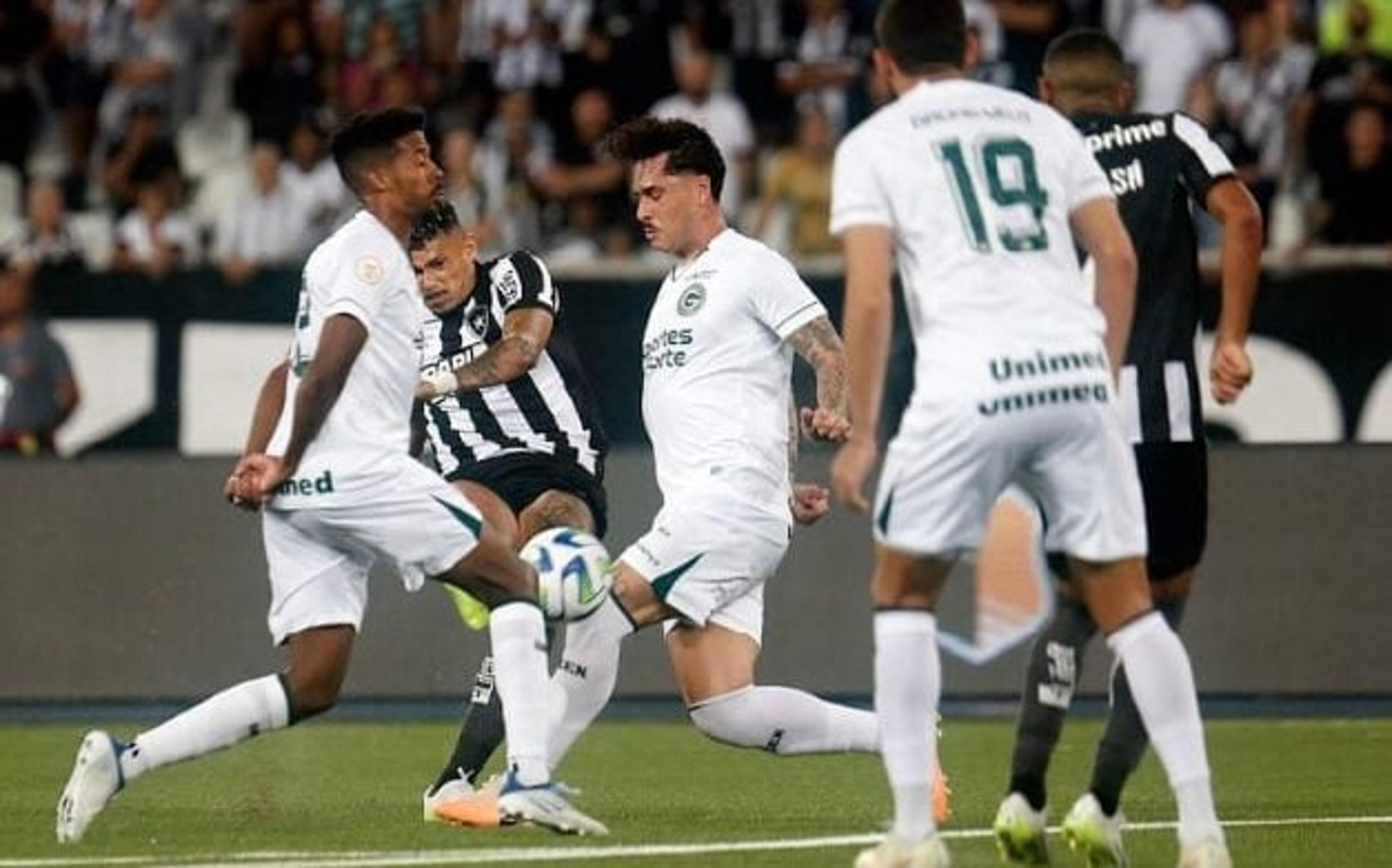 Tiquinho marca, e Botafogo só empata com o Goiás pelo Brasileirão em jogo com ofensas a Bruno Lage; veja o resultado!