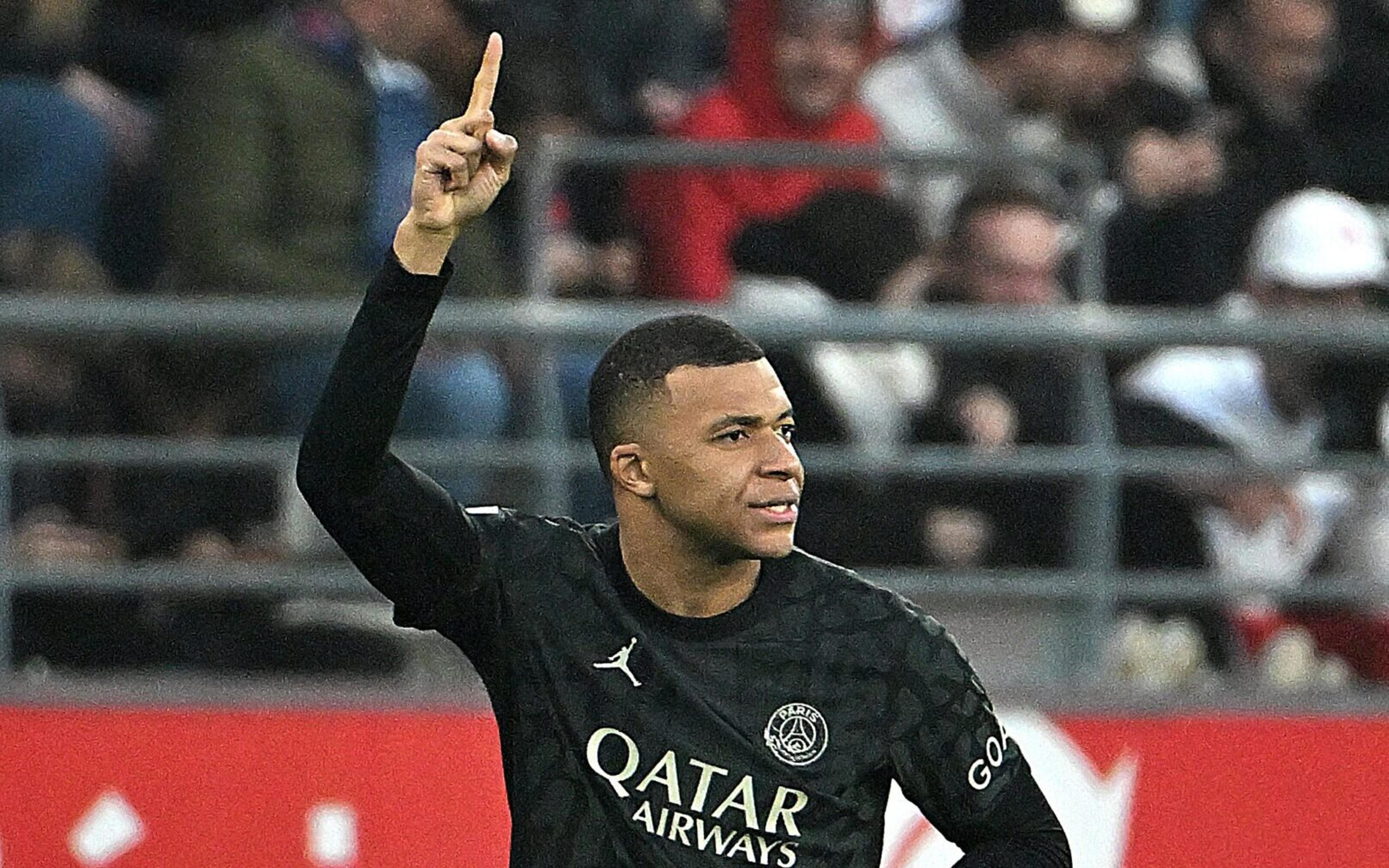 Decisivo! Mbappé marca hat-trick, PSG vence o Reims e assume a liderança da Ligue 1