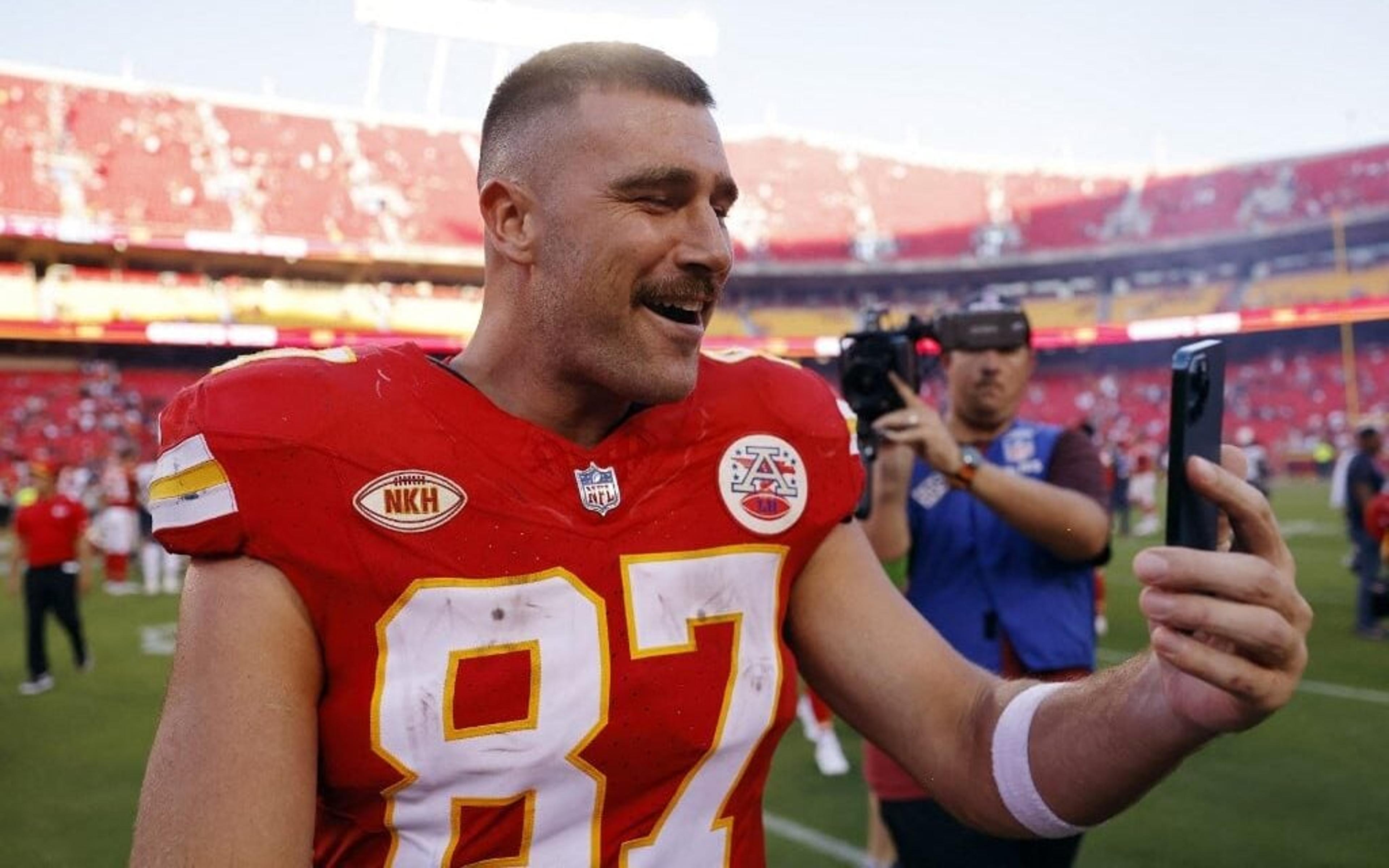 Qual o tamanho da fortuna de Travis Kelce, astro da NFL e namorado de Taylor Swift?