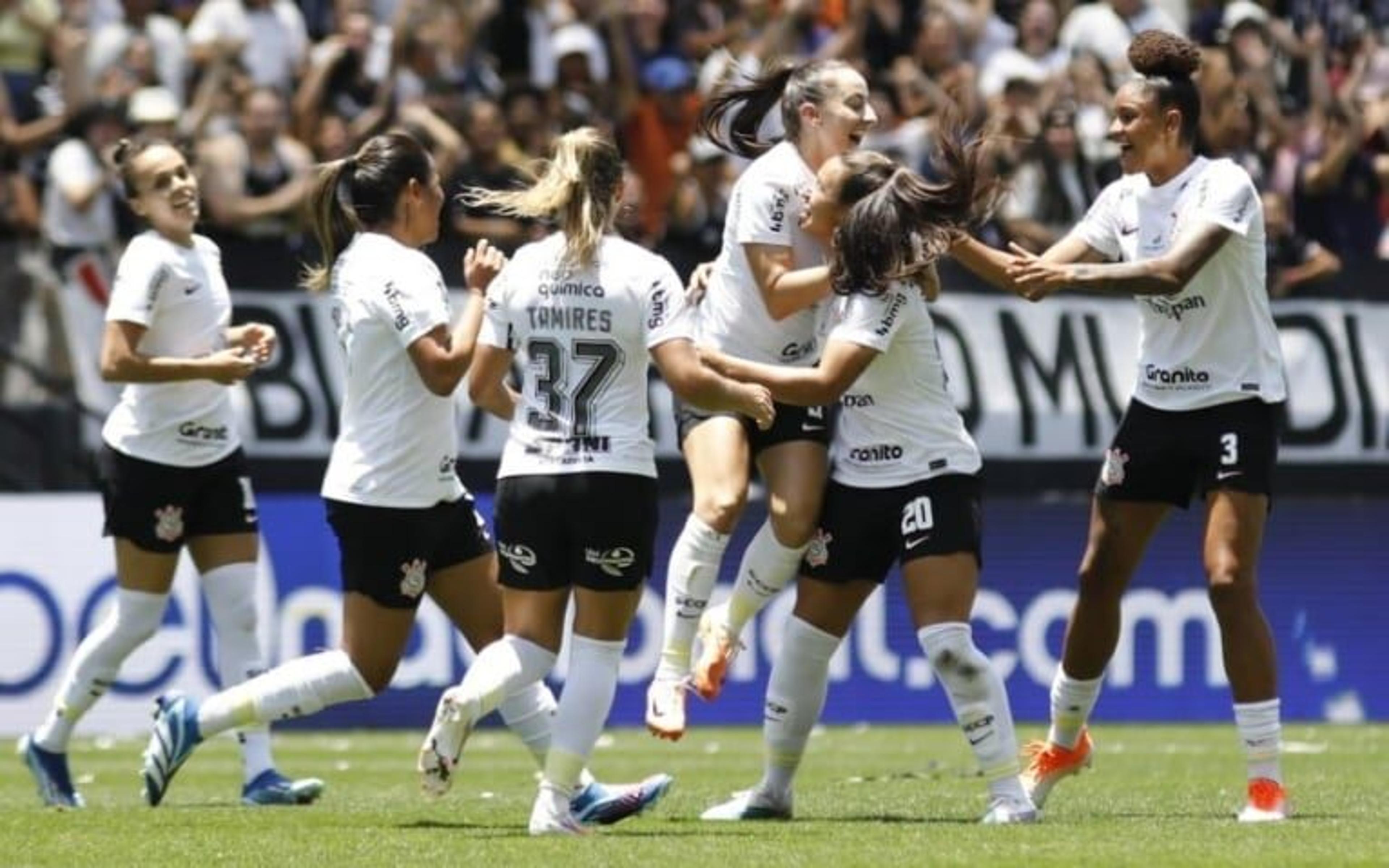 As Brabas do Corinthians massacram o Palmeiras por 8 a 0 e avançam à final do Paulistão feminino