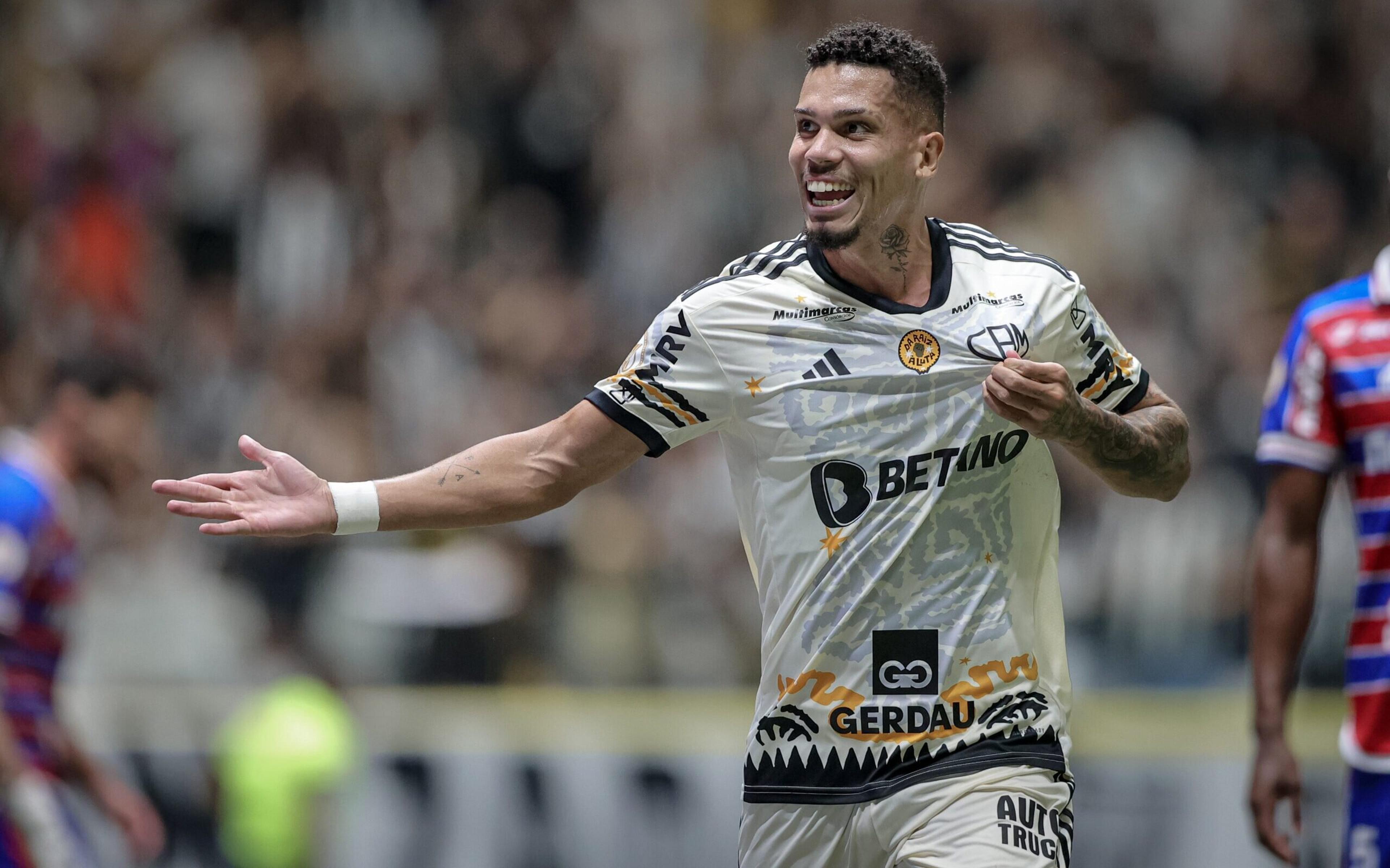 Diniz enaltece versatilidade de Paulinho, do Atlético: ‘Muito comprometimento tático’