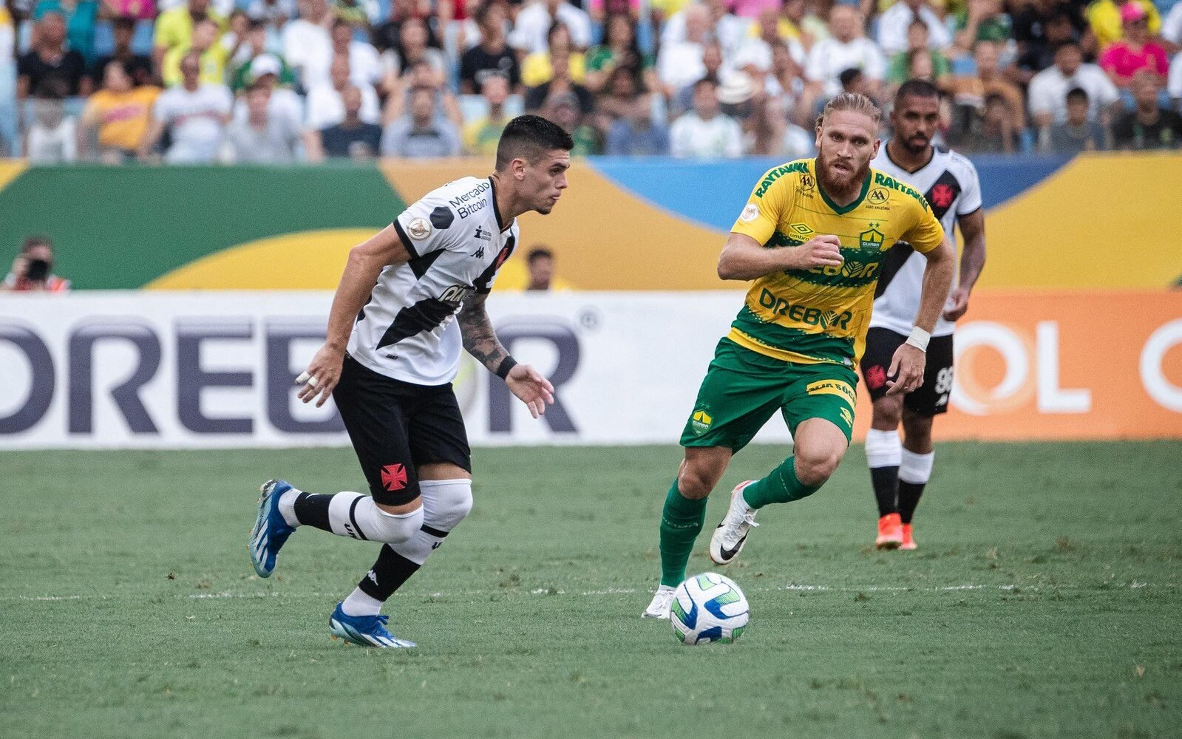 Gabriel Pec revela segredo para fase artilheira no Vasco: ‘Me cobram para estar na área’