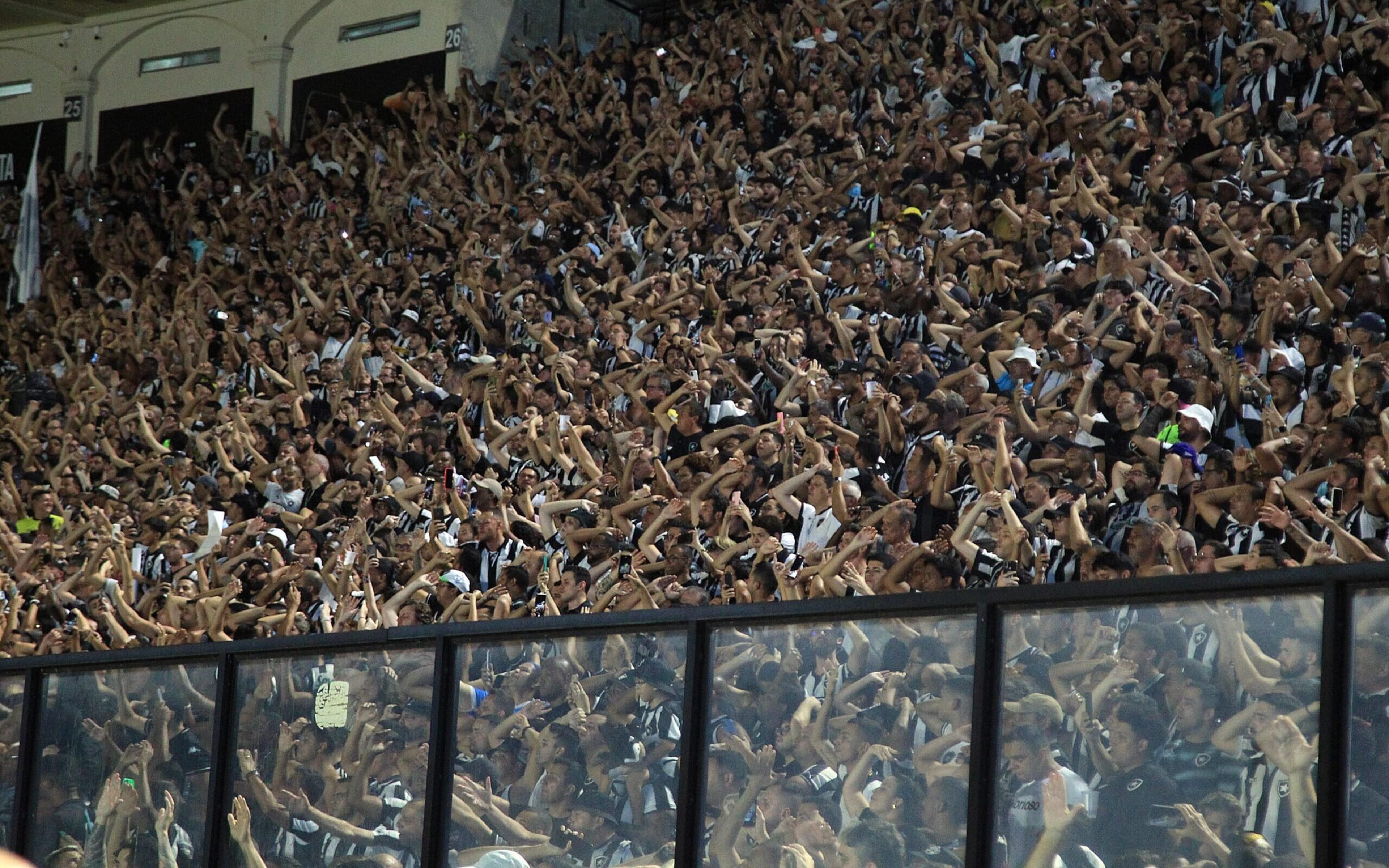 VÍDEO: Torcedores do Botafogo brigam após derrota para o Grêmio no Brasileirão