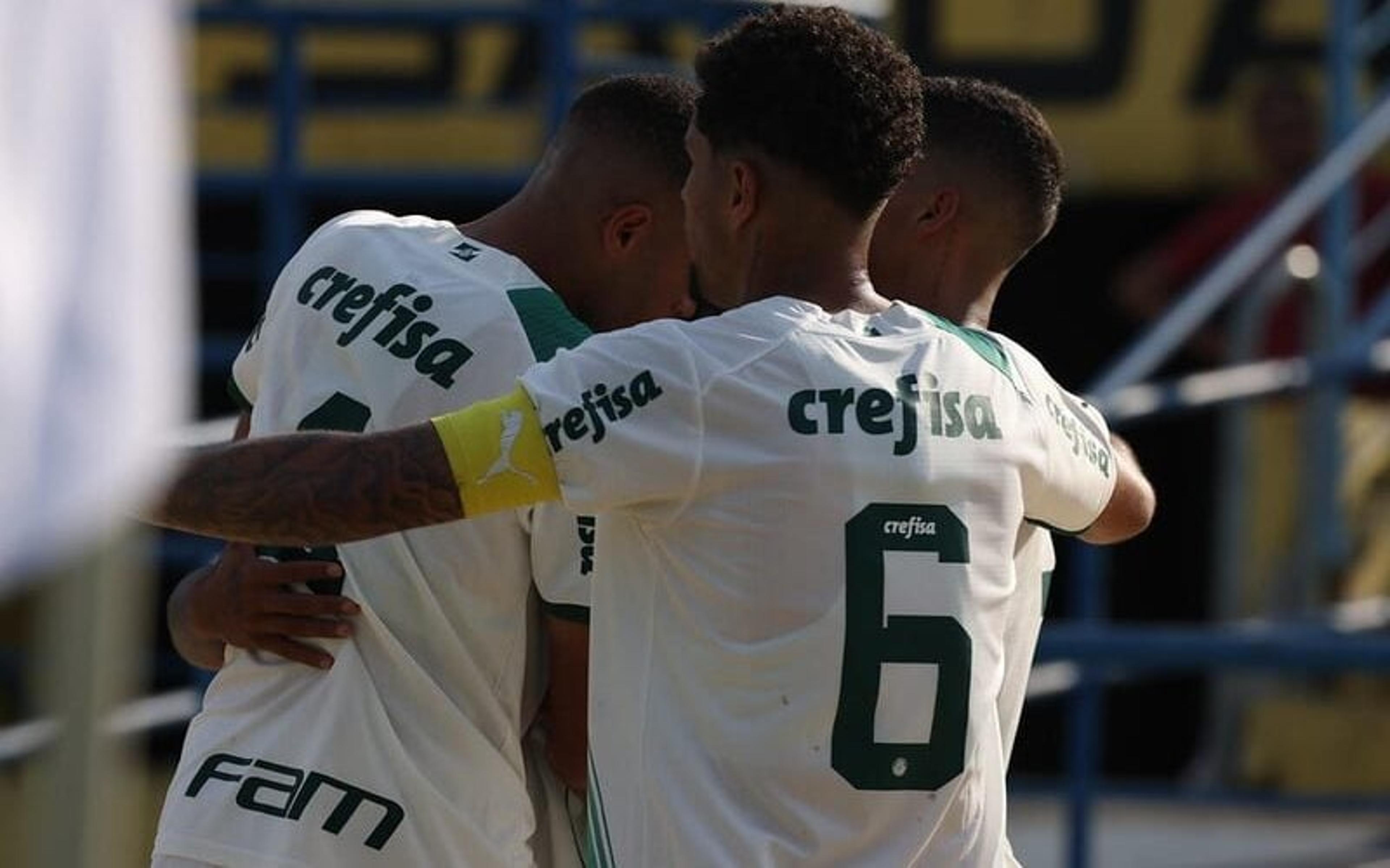 Com um a menos, Palmeiras marca nos acréscimos e supera o São Paulo no primeiro jogo da final do Paulistão Sub-20