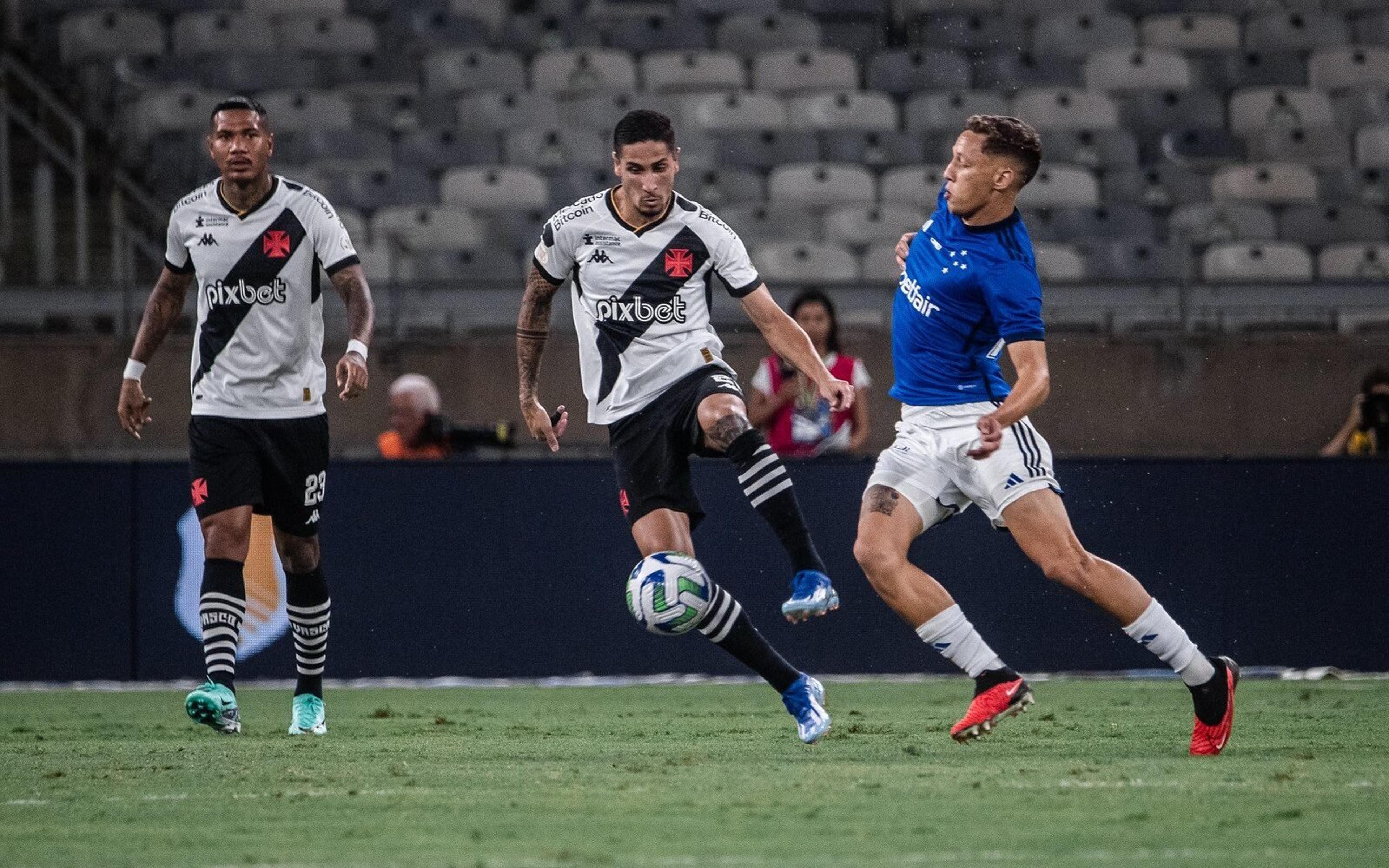 Vasco tem 10 jogadores com contrato até o final de dezembro; confira a situação de cada um