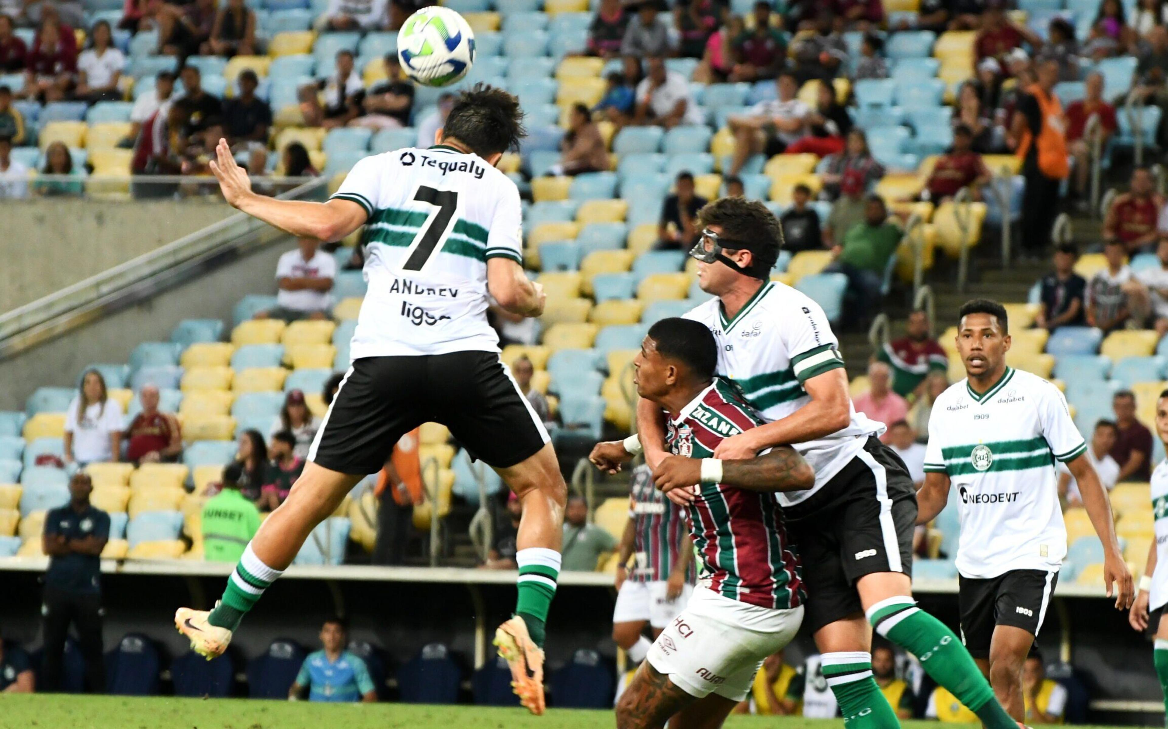 Coritiba é derrotado pelo Fluminense e cai para a Série B; torcedores lamentam nas redes sociais