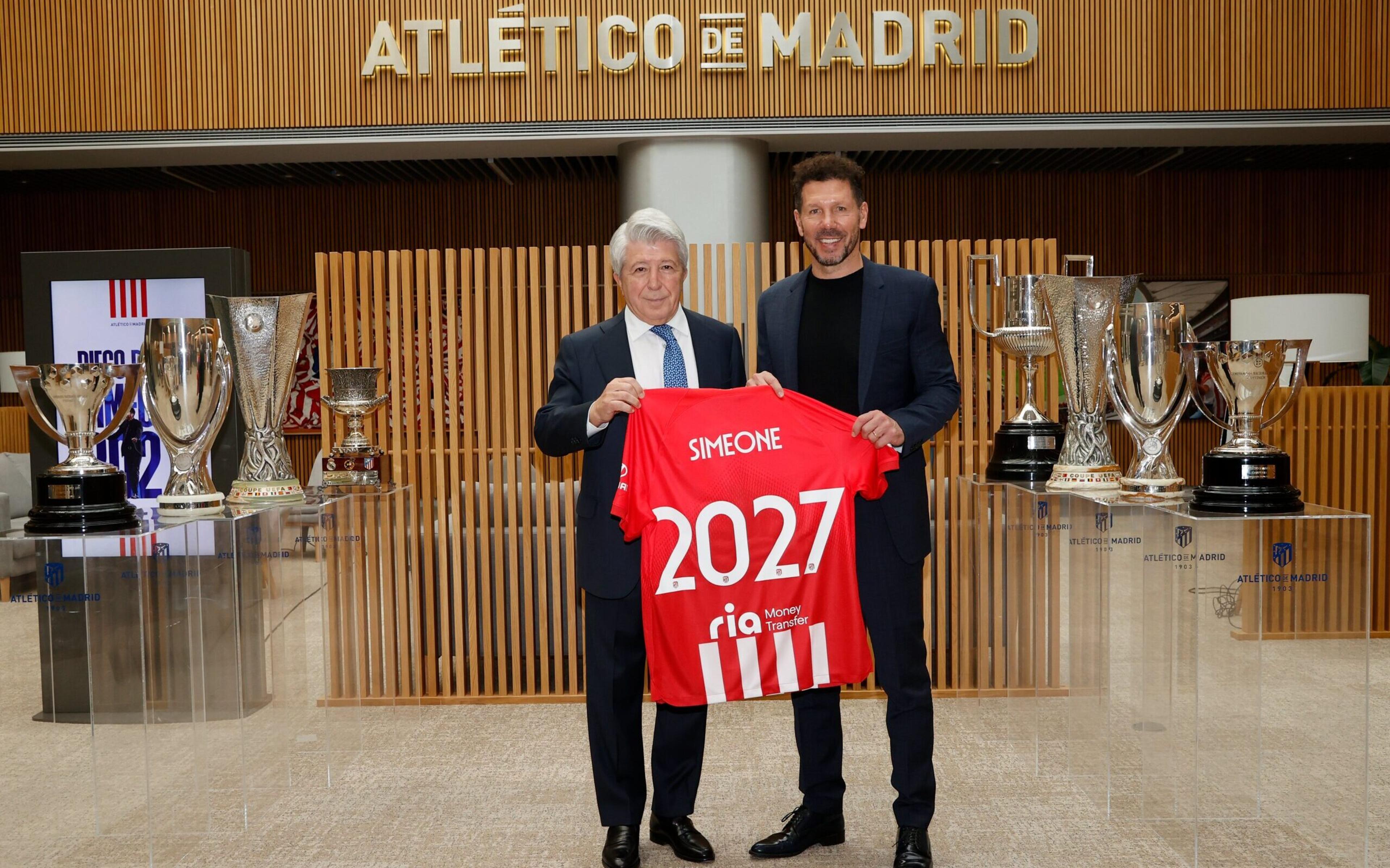 Atlético de Madrid renova com Diego Simeone até 2027