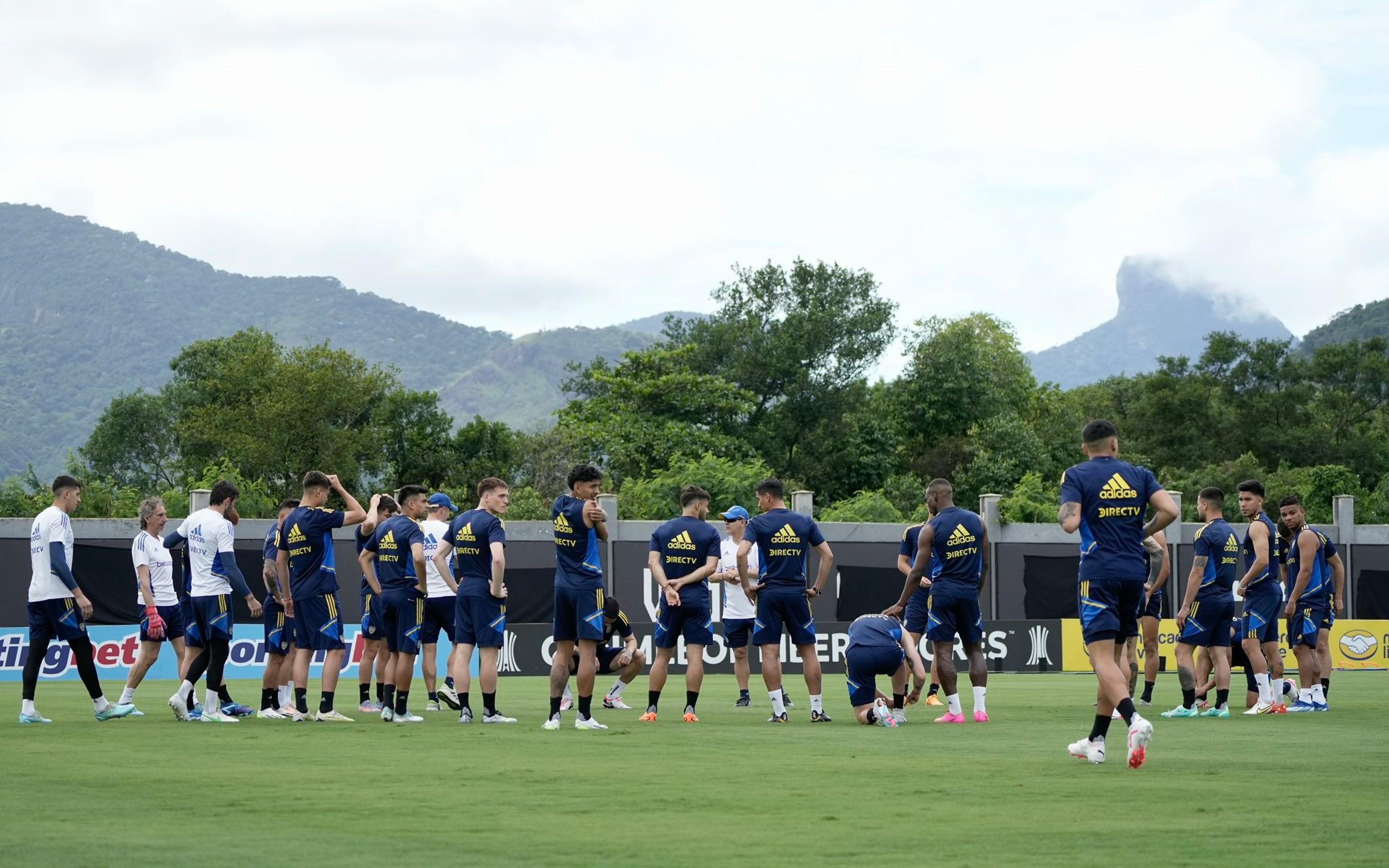 VÍDEO: Boca juniors recebe apoio de torcedores em treino no CT do Vasco: ‘Pra cima deles’