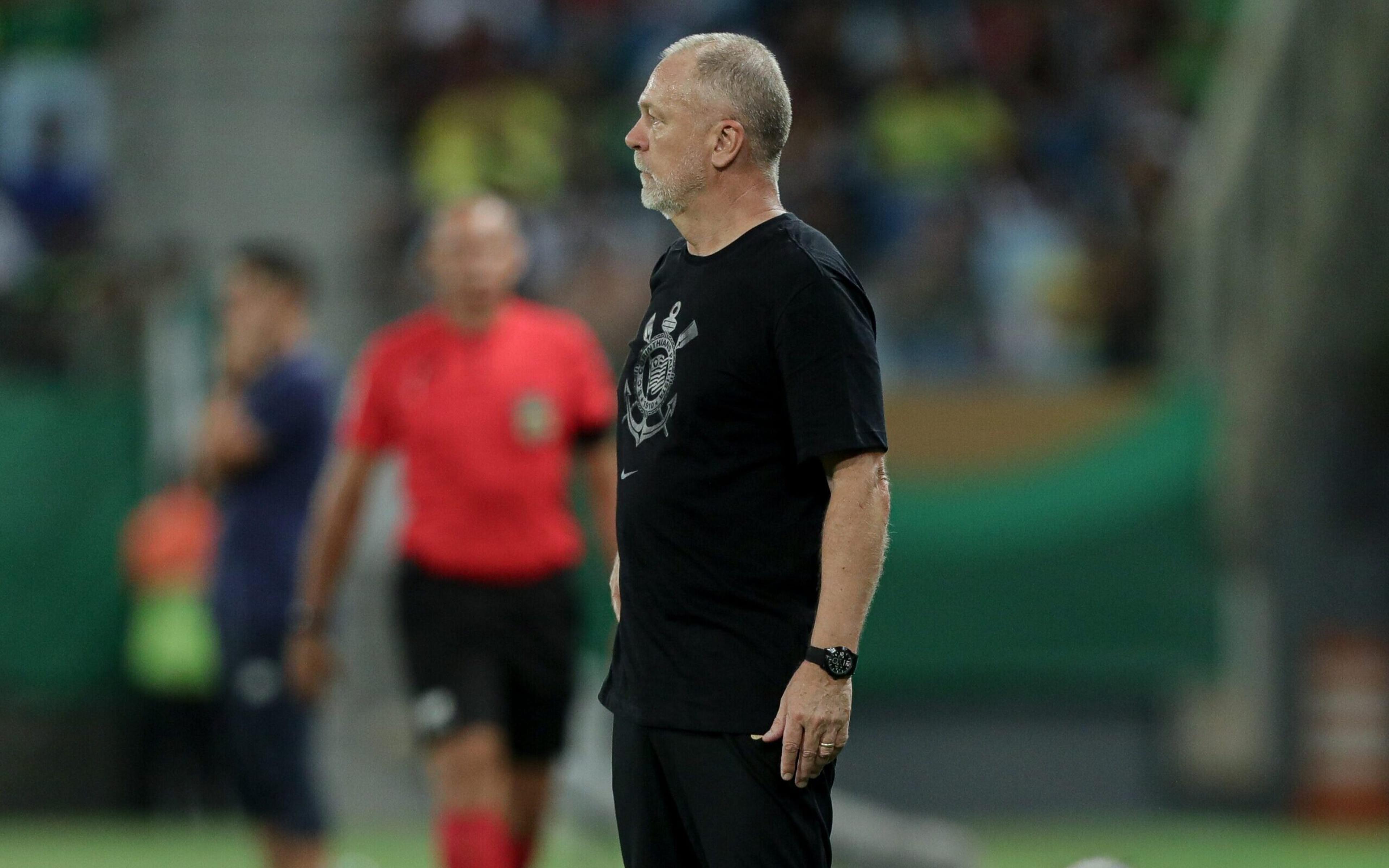 Mano Menezes defende ‘time velho’ do Corinthians e revela motivo da saída de Yuri Alberto