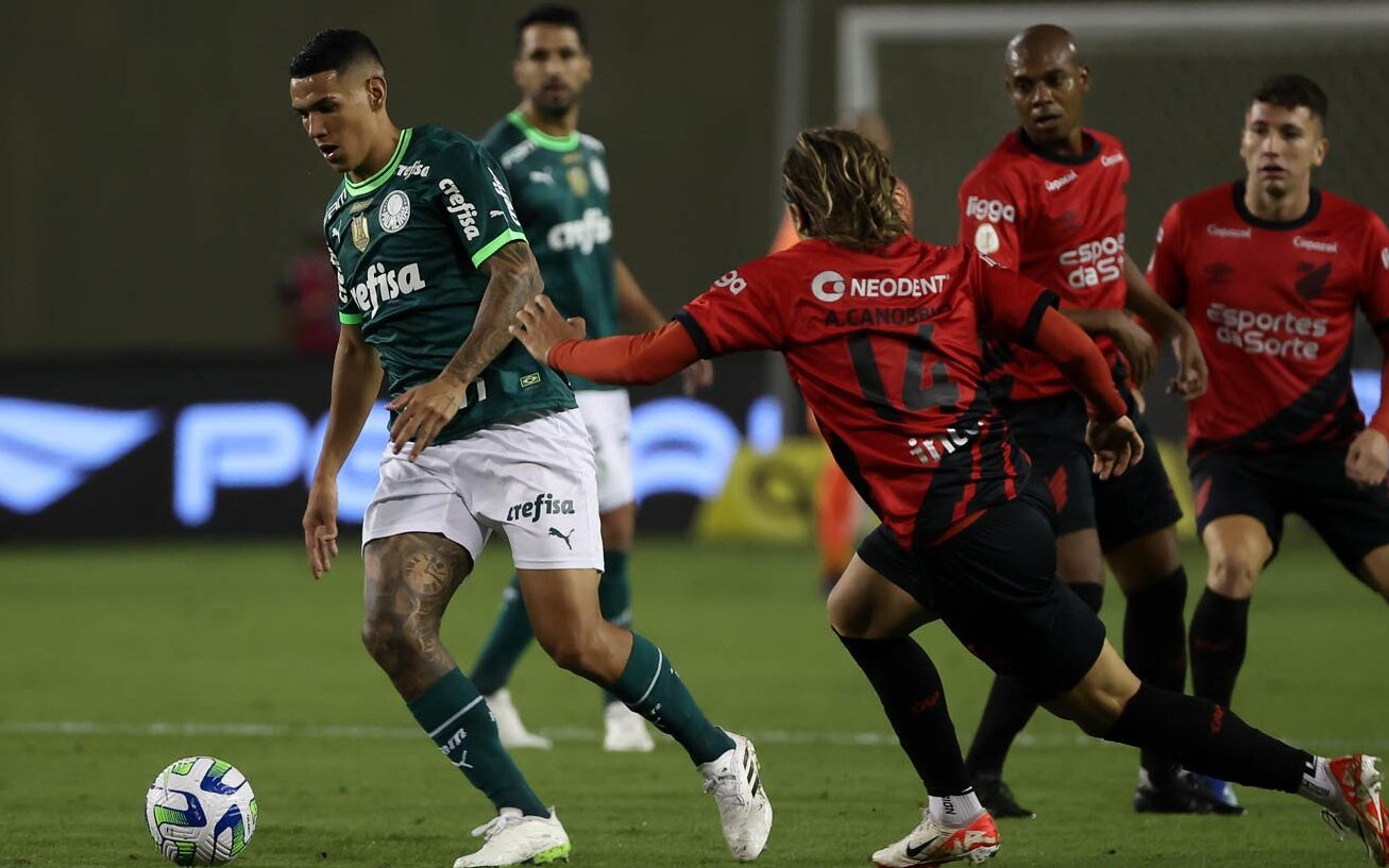 Palmeiras passa no teste, mas Abel vê ‘buraco’ no elenco mesmo com vitórias