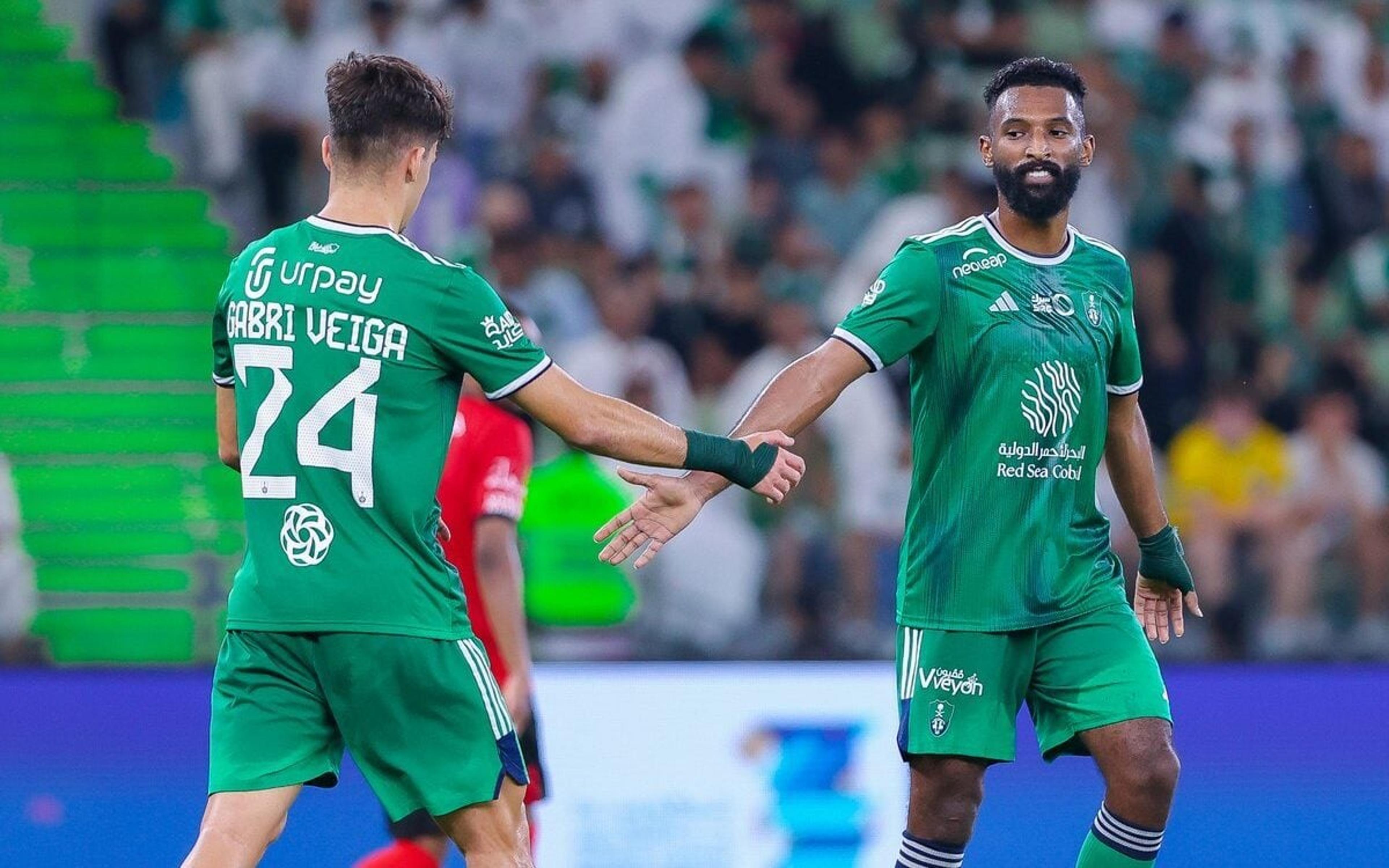 Com Firmino no banco, Al-Ahli vence Al-Riyadh com facilidade pelo Campeonato Saudita