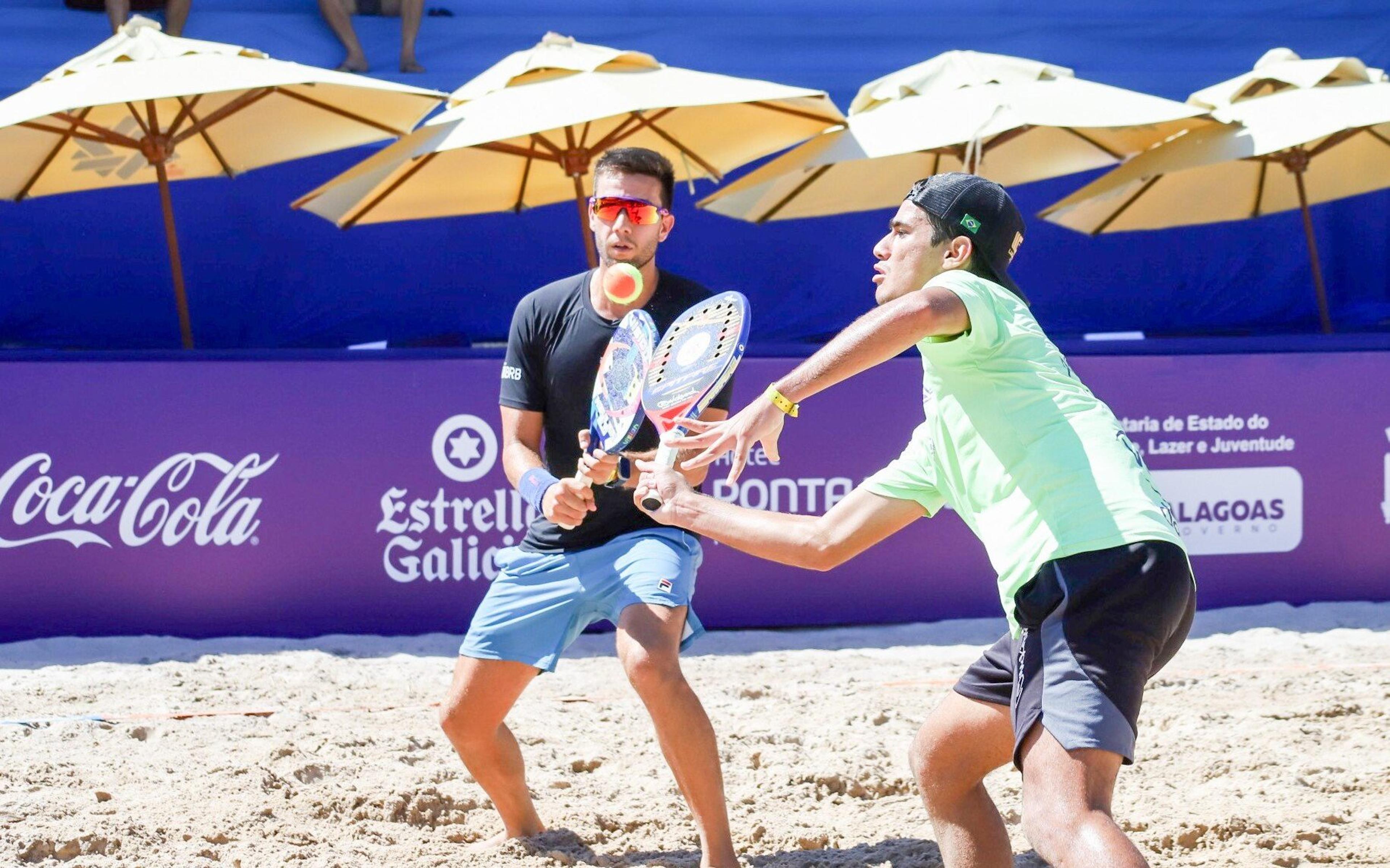 Dupla da Seleção Brasileira e atletas campeões do Macena Open vencem na estreia na Praia do Francês