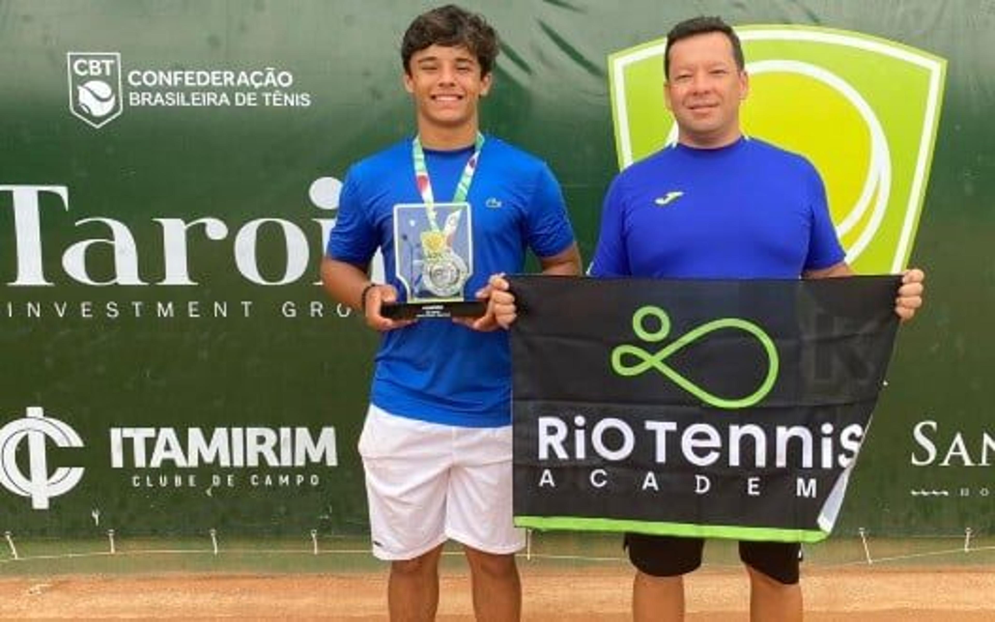 Arthur Rocha é campeão nos 16 anos em Itajaí (SC)