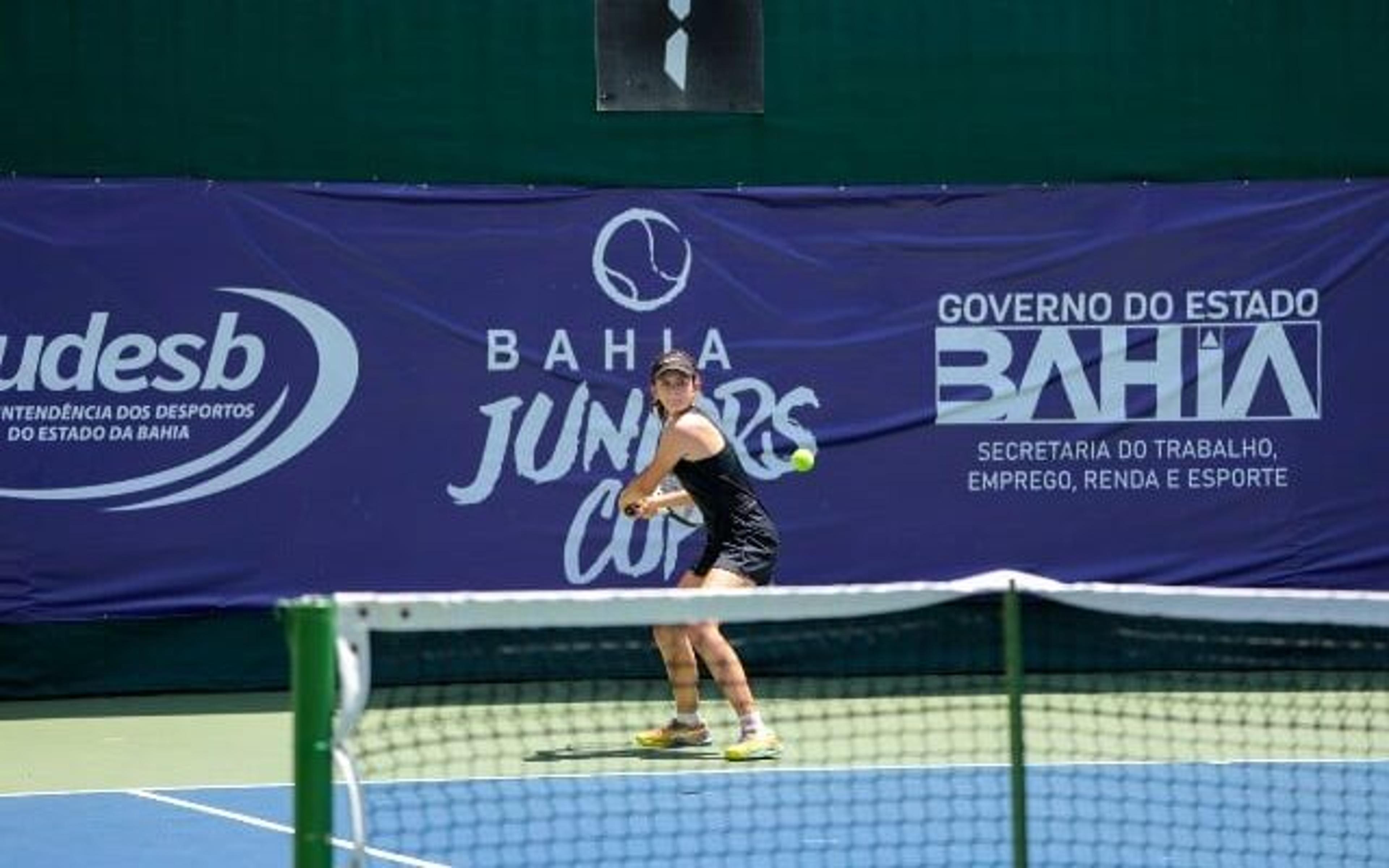 Laura Badia supera favorita e faz semi no 38º Bahia Juniors Cup