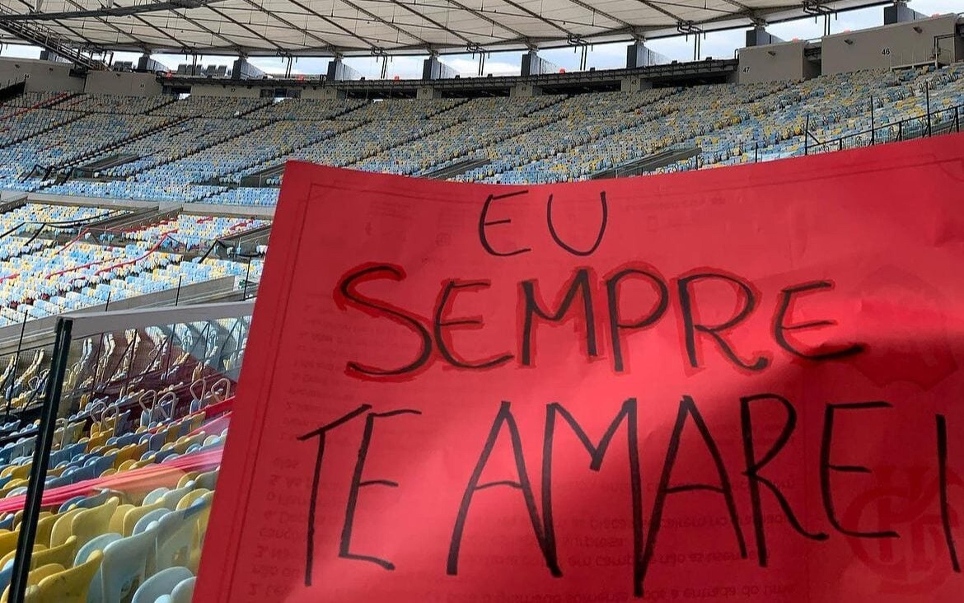 Flamengo espalha cartazes de apoio pelo Maracanã antes de jogo contra o Atlético-MG