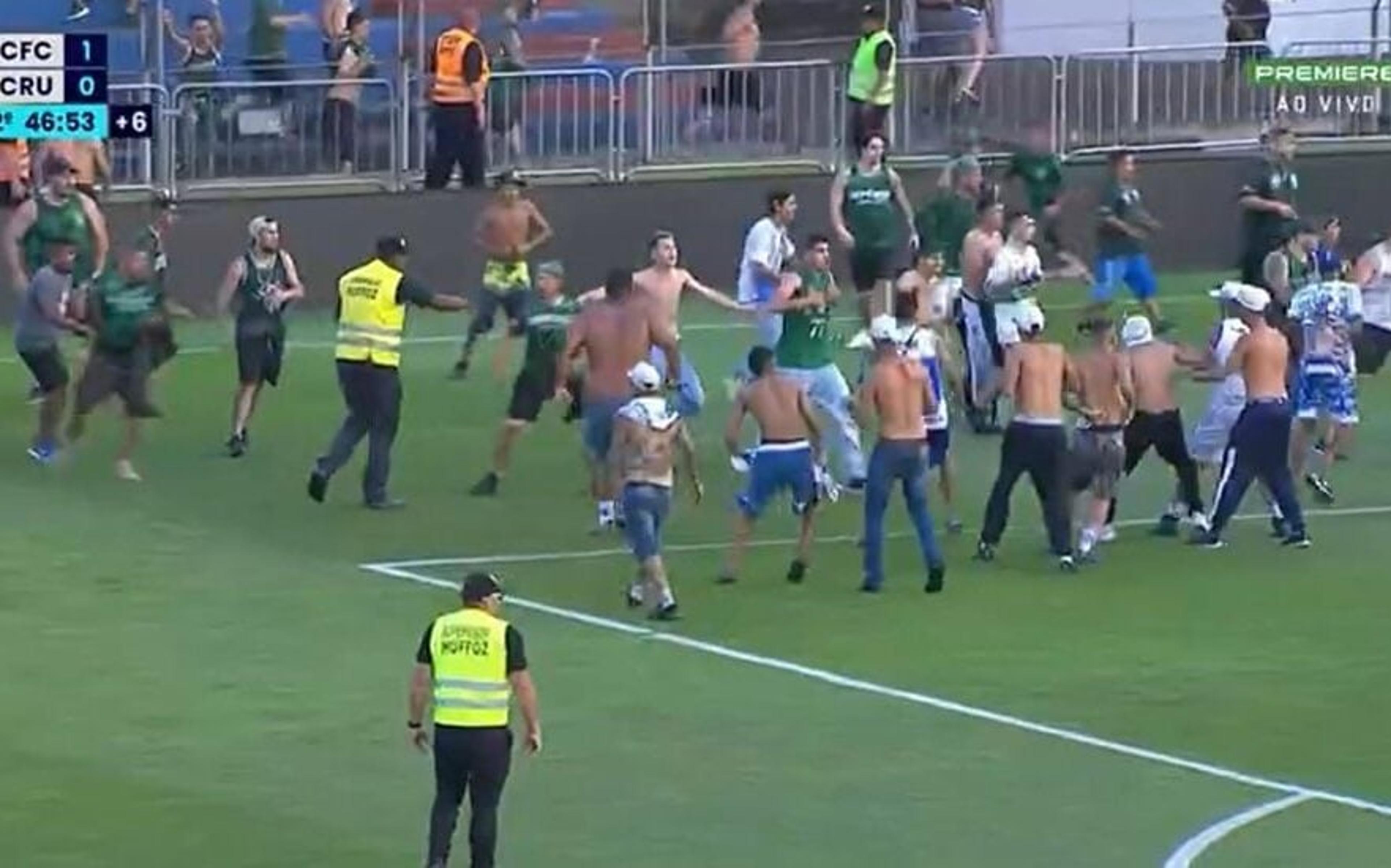 Jogo entre Coritiba e Cruzeiro é marcado por briga generalizada entre torcedores