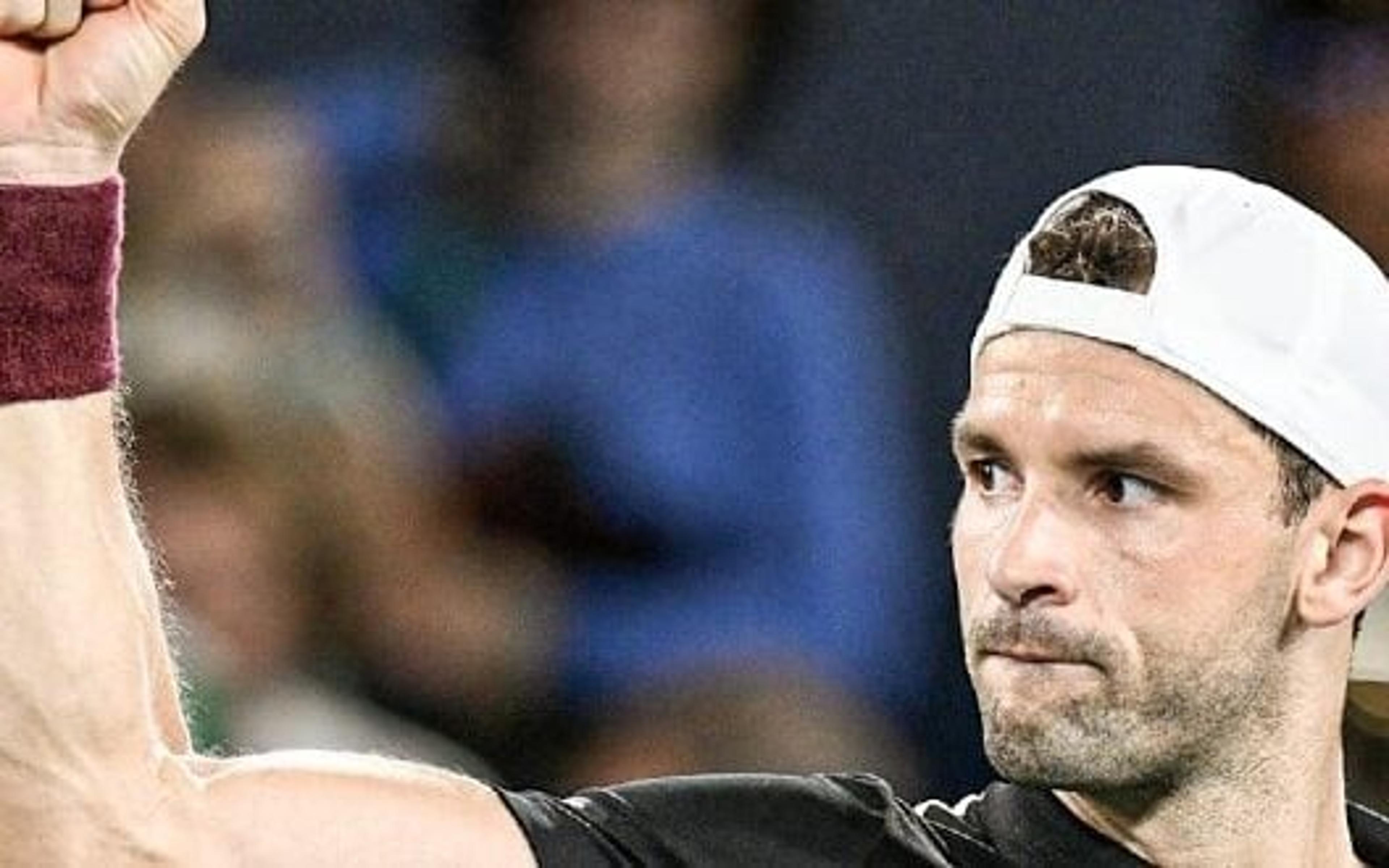 Dimitrov dá aula em Bublik e vai às quartas em Paris