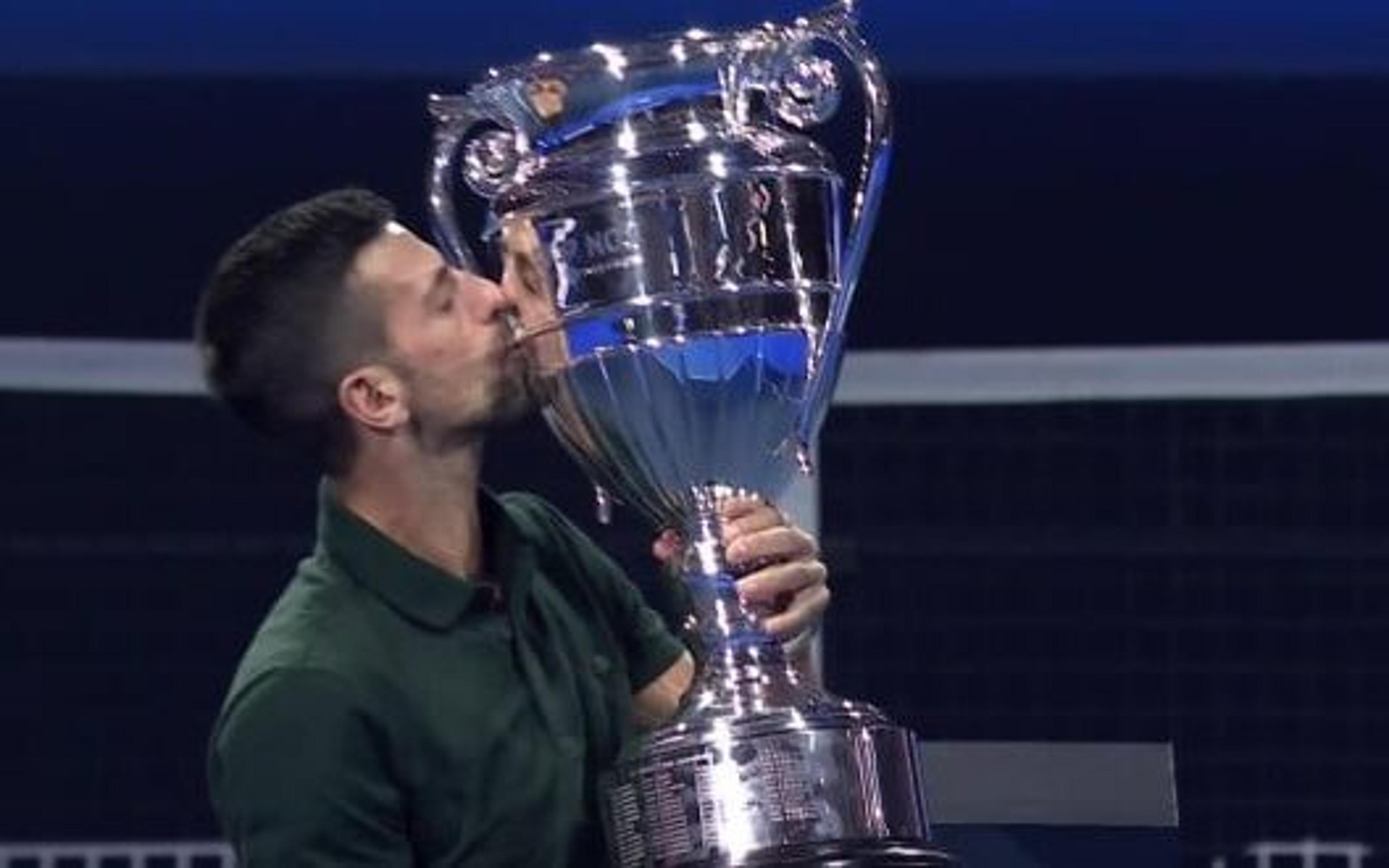 Djokovic recebe troféu como número 1: ‘Coroação da temporada’