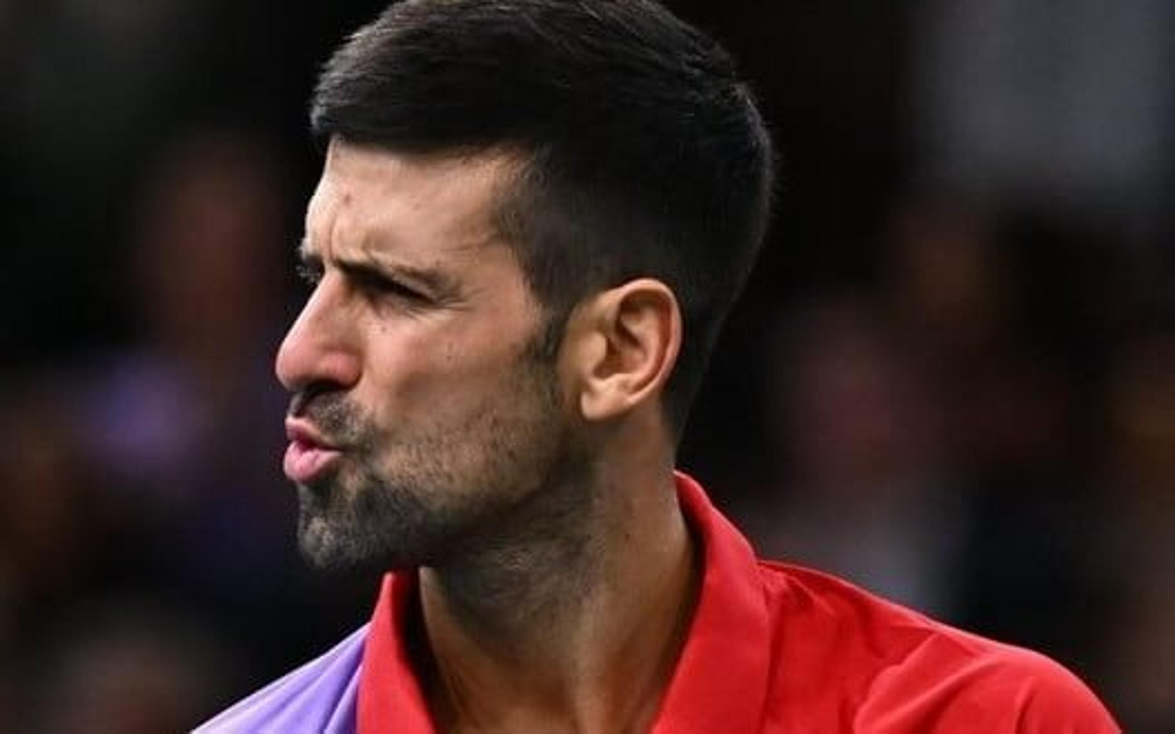 Djokovic amplia vantagem para Alcaraz e fica a uma vitória de fechar ano no topo