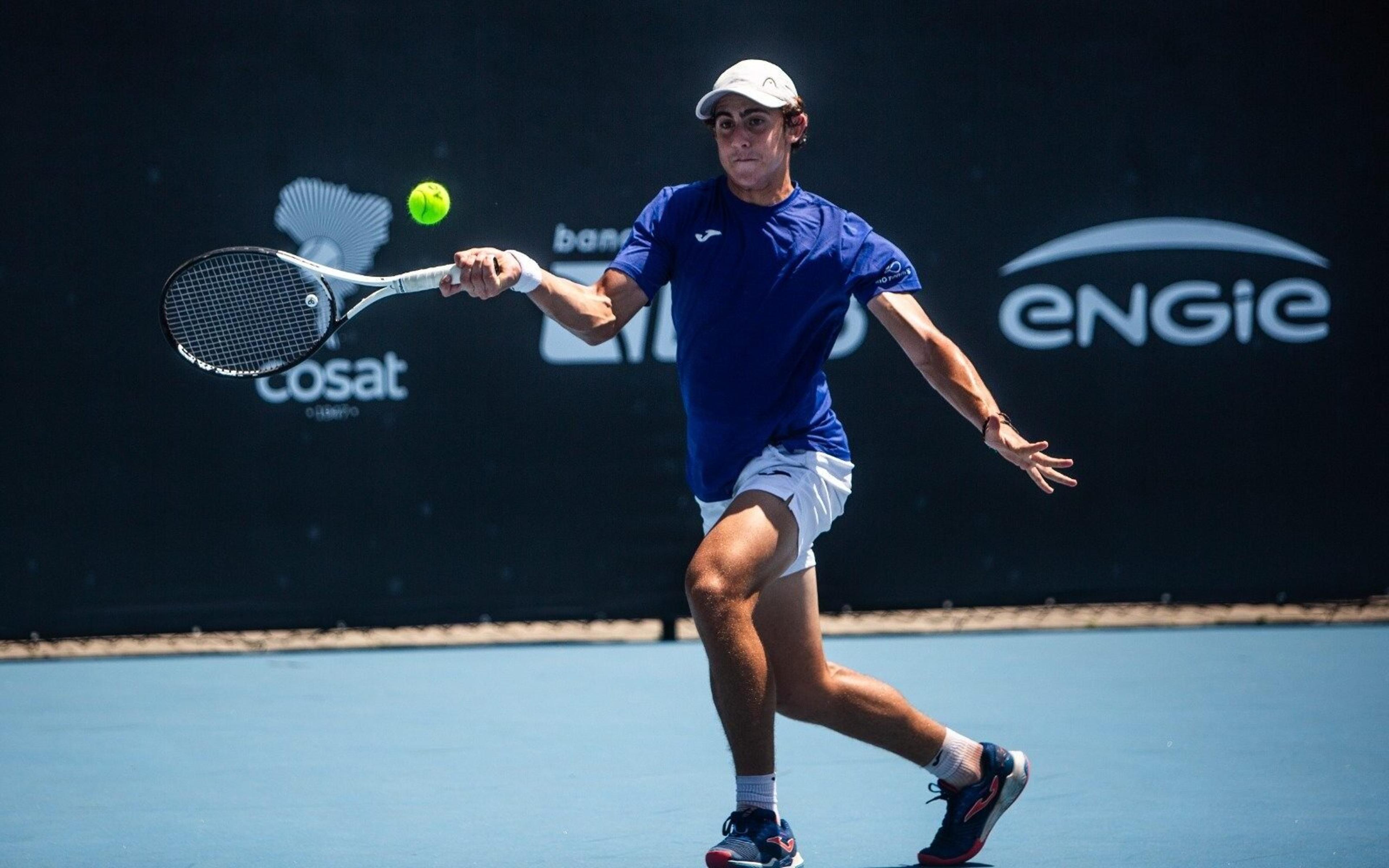 Eduardo Valentin derrota chileno na estreia do Australian Open Junior Series South America no Rio de Janeiro