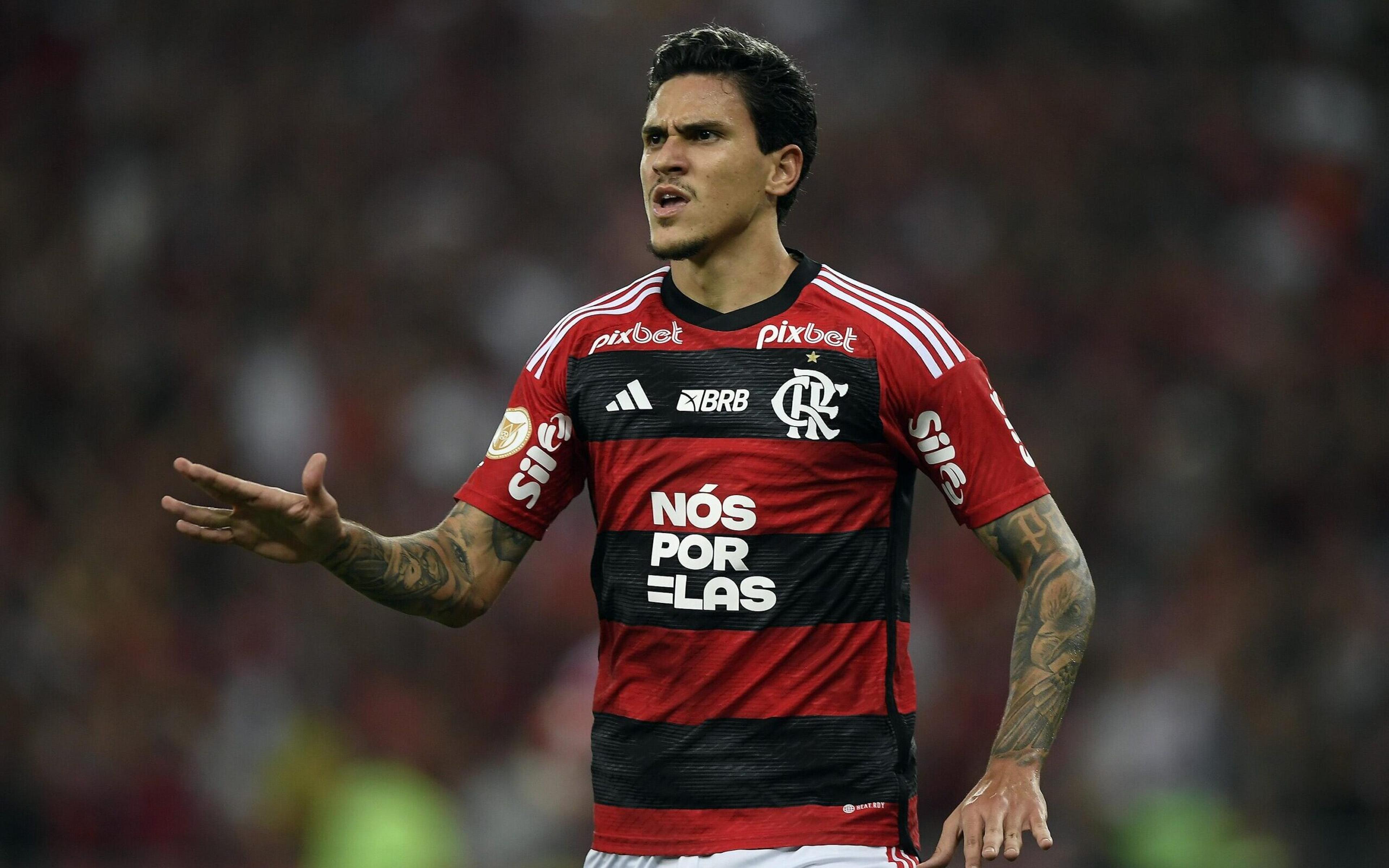 Flamengo atropela o Palmeiras e volta à briga pelo título do Brasileirão