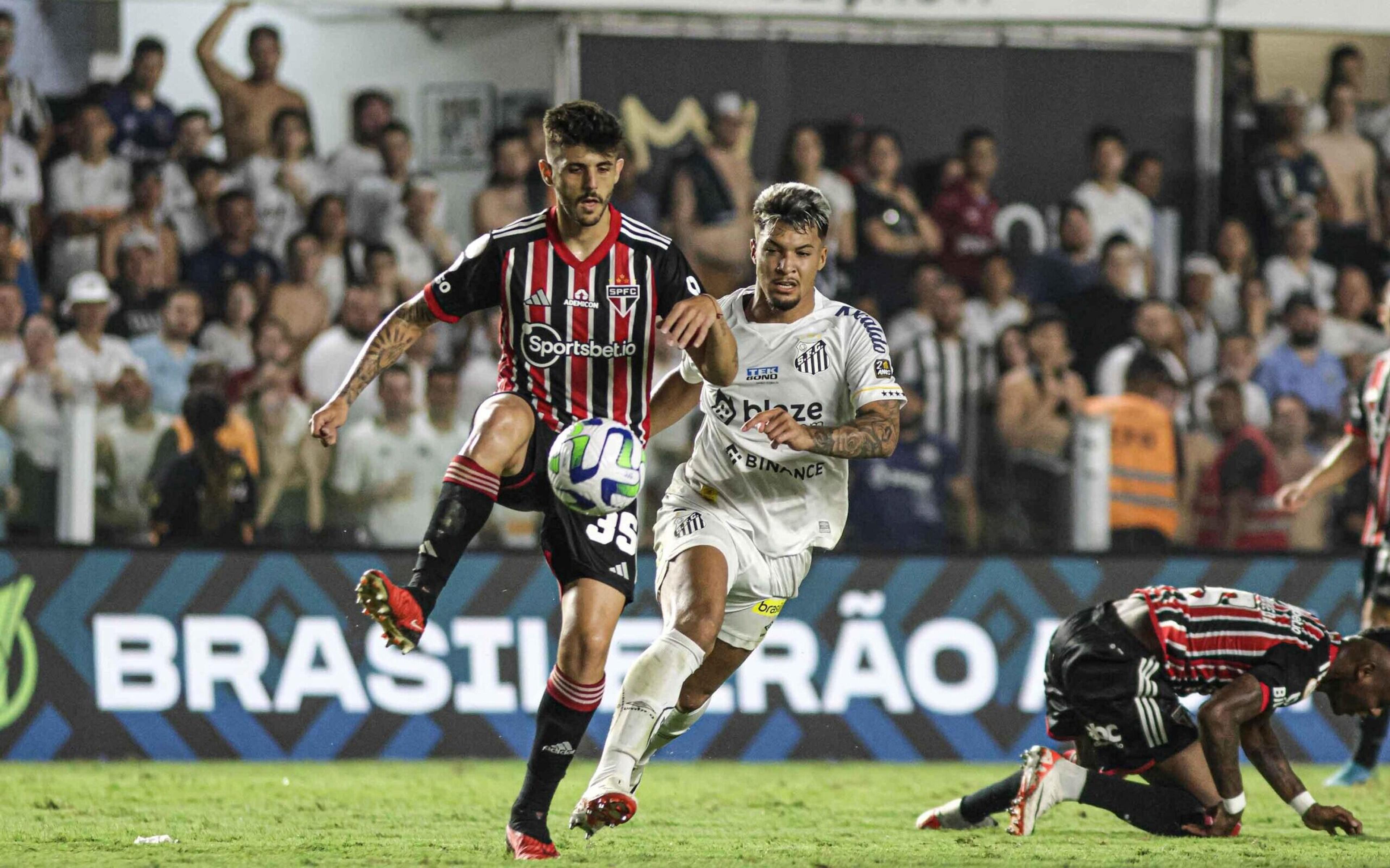 Em jogo de um time só, Santos e São Paulo empatam no Brasileirão