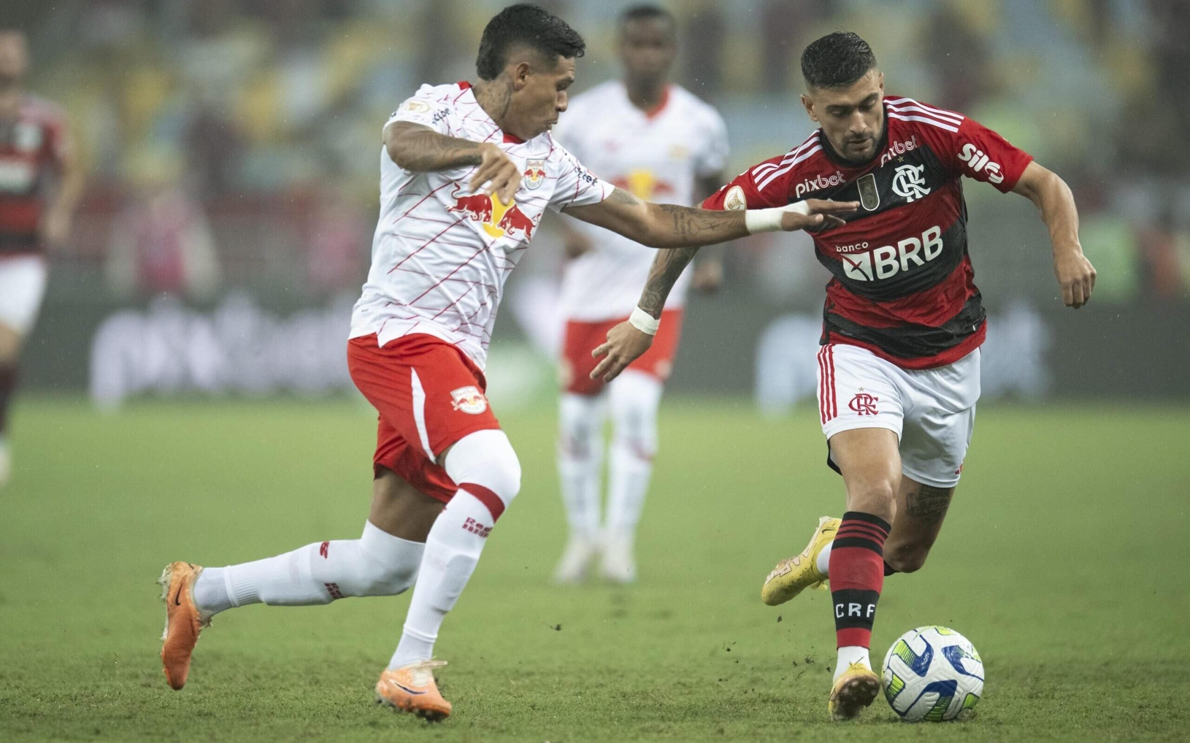 Flamengo vence o Bragantino, volta ao G-4 e mantém briga por título do Brasileirão