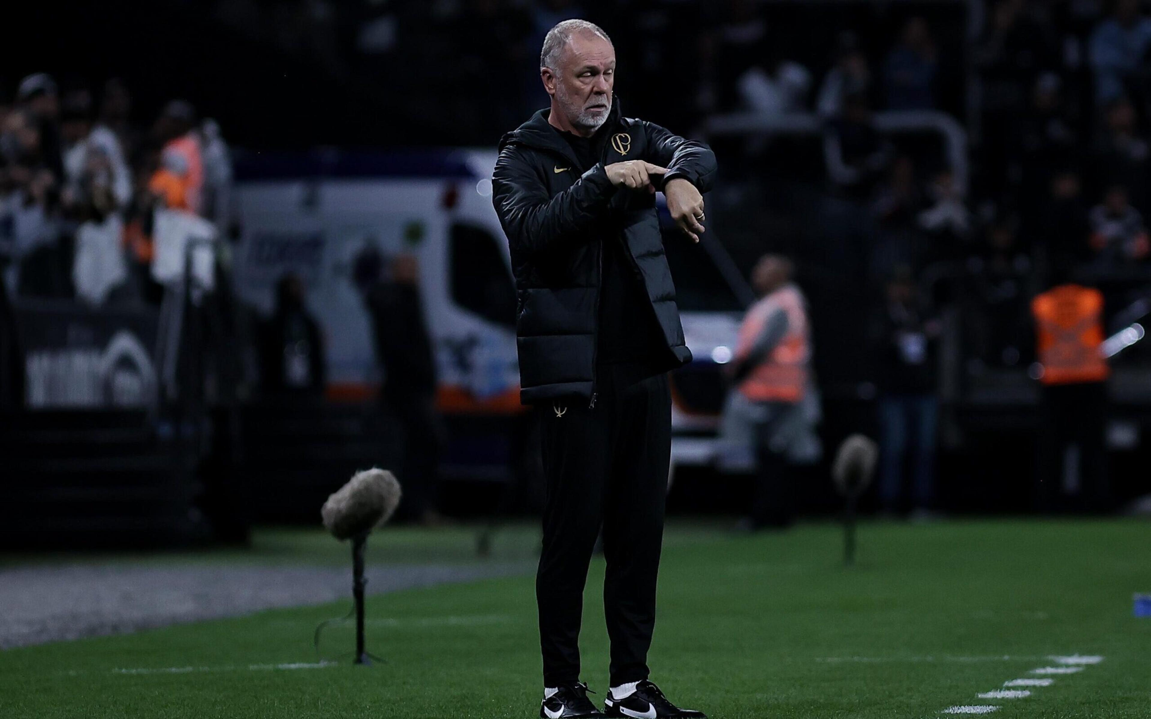 Mano assume responsabilidade por goleada e poupa diretoria do Corinthians: ‘Seria canalha se fizesse isso’