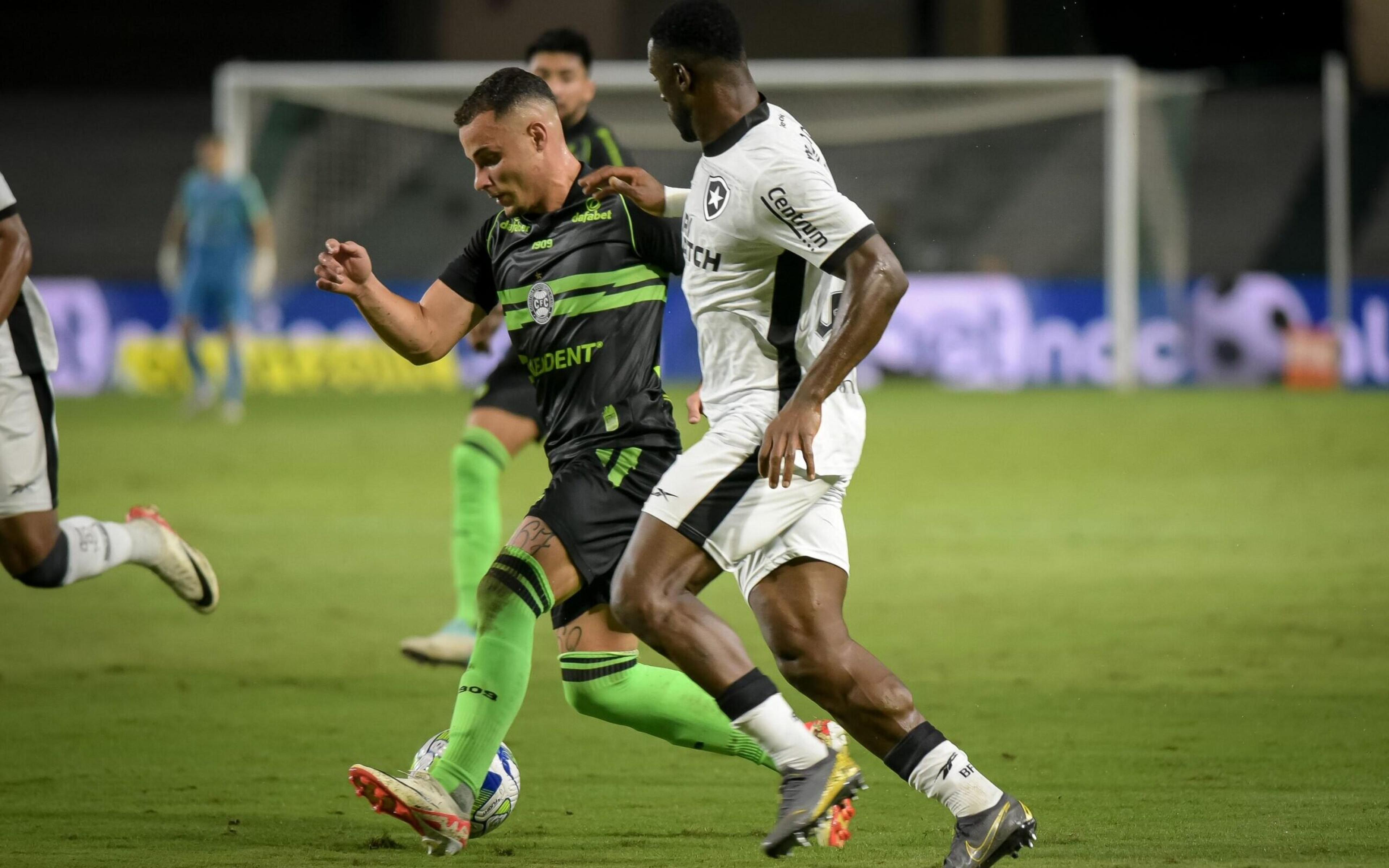 Botafogo sofre gol no último minuto, empata com o Coritiba e se complica na luta pelo título do Brasileirão